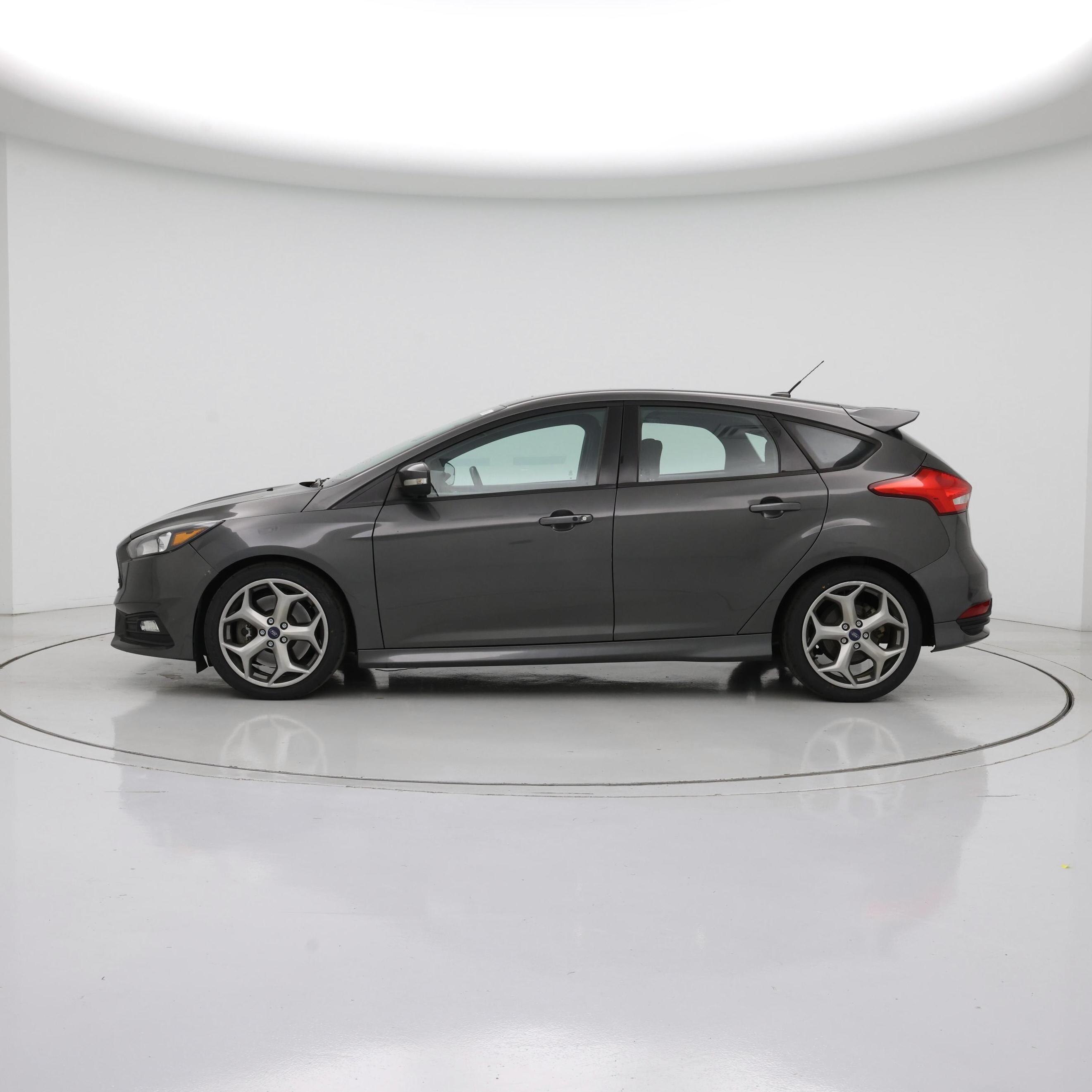 Thumbnail: 2015 Ford Focus - 3