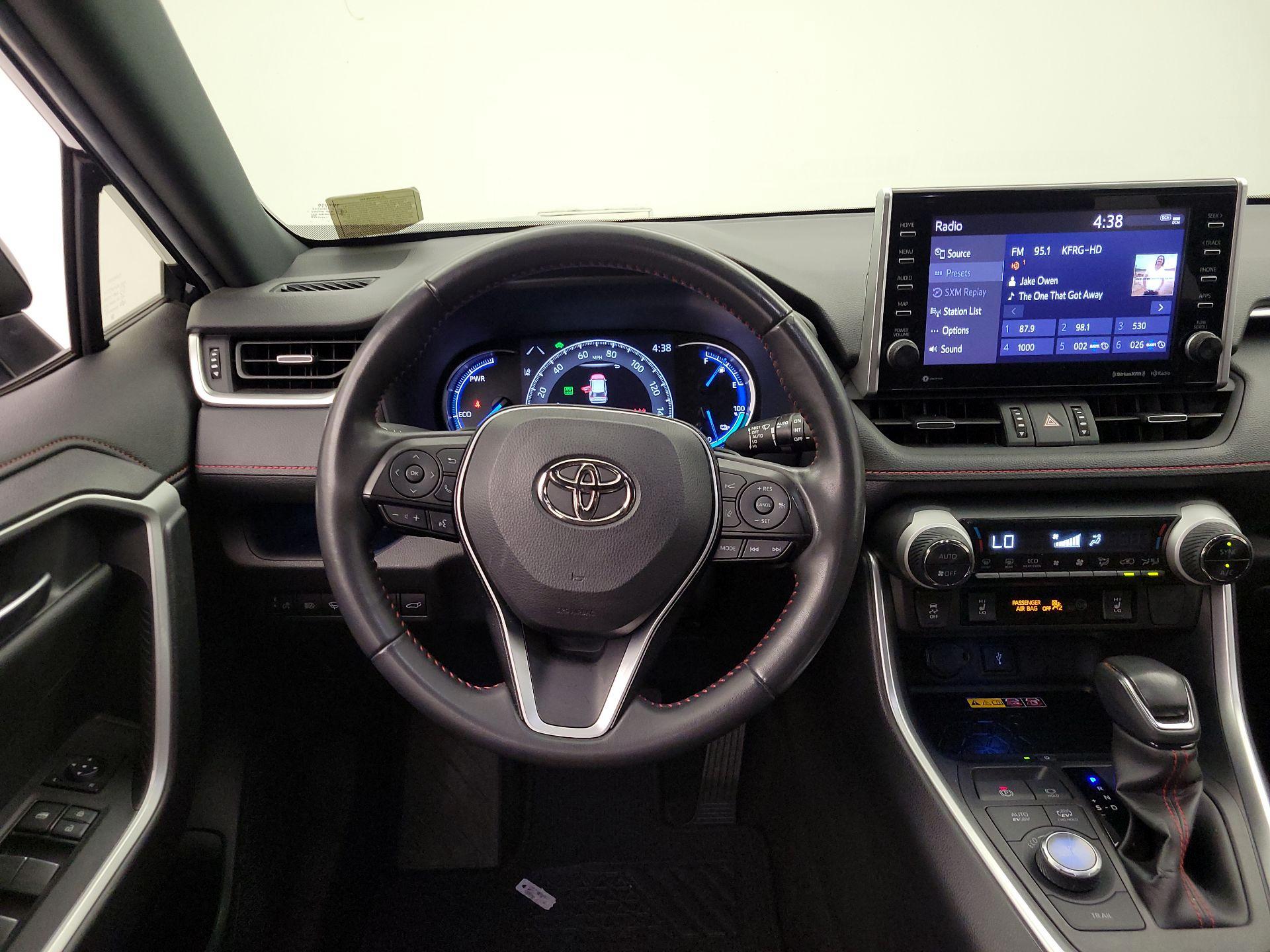 Thumbnail: 2022 Toyota RAV4 - 10