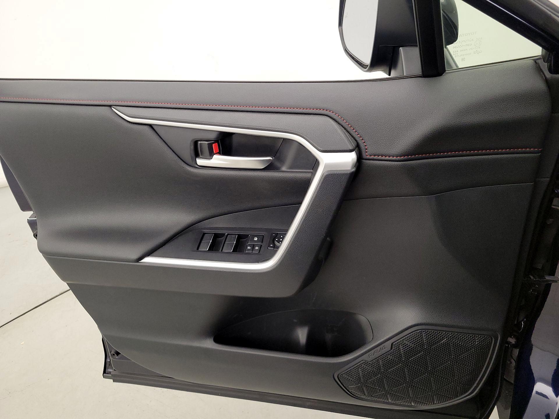 Thumbnail: 2022 Toyota RAV4 - 12