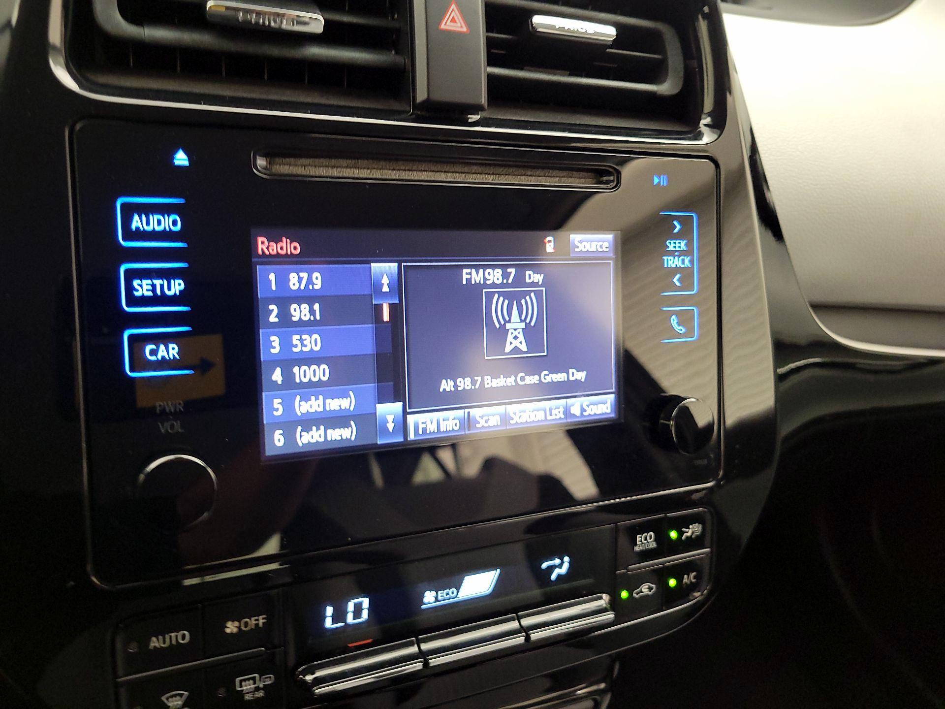 Thumbnail: 2017 Toyota Prius - 15