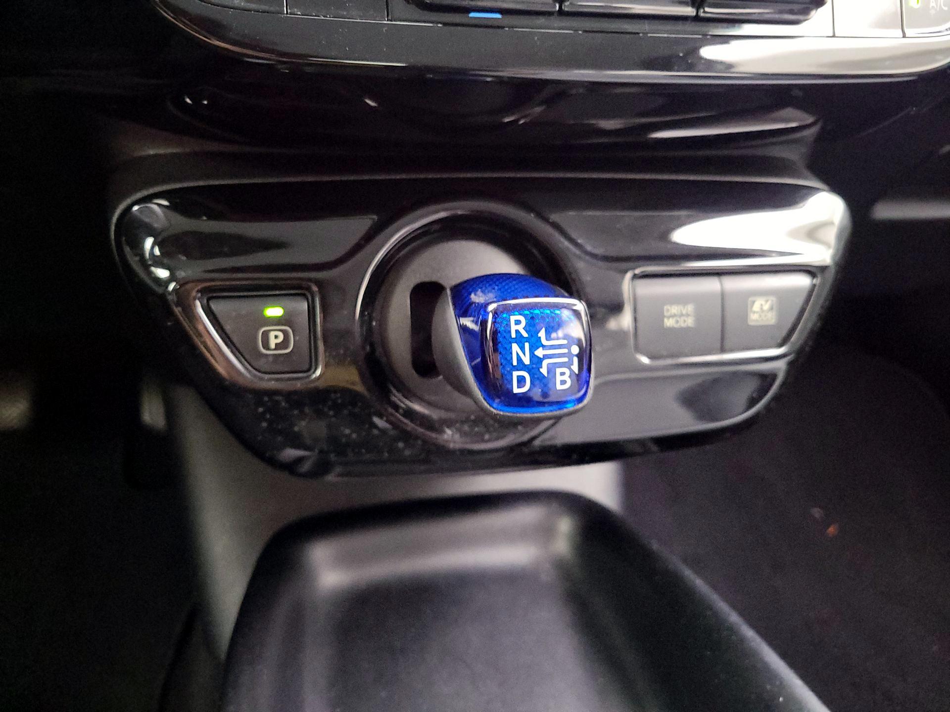 Thumbnail: 2017 Toyota Prius - 17