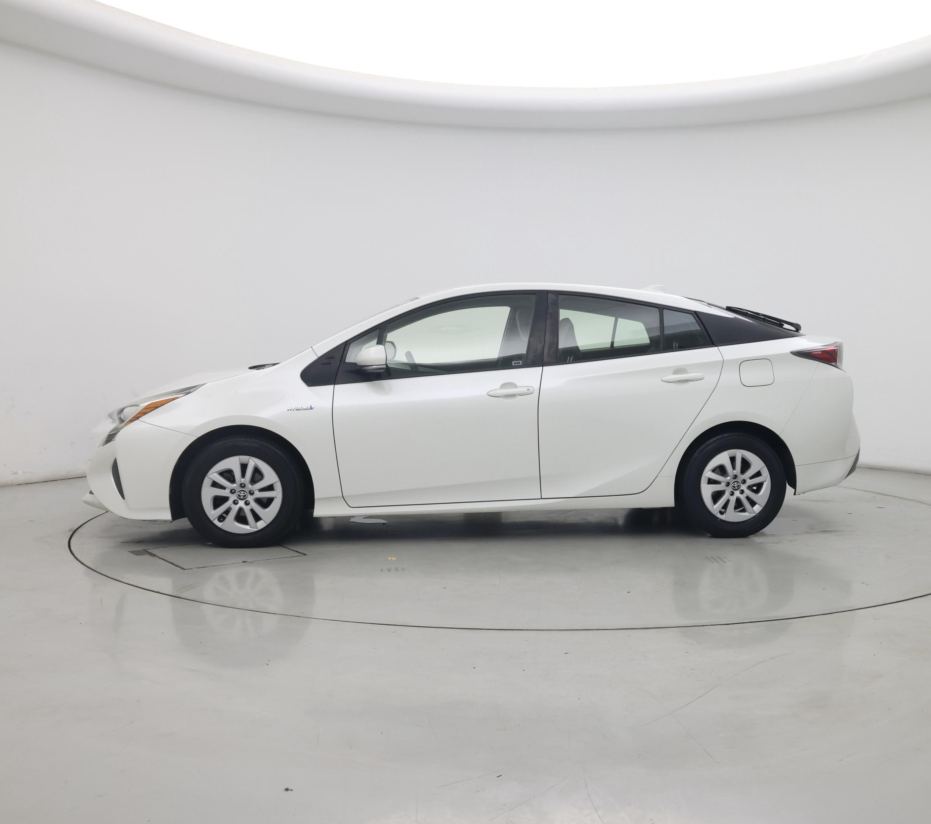 Thumbnail: 2017 Toyota Prius - 3