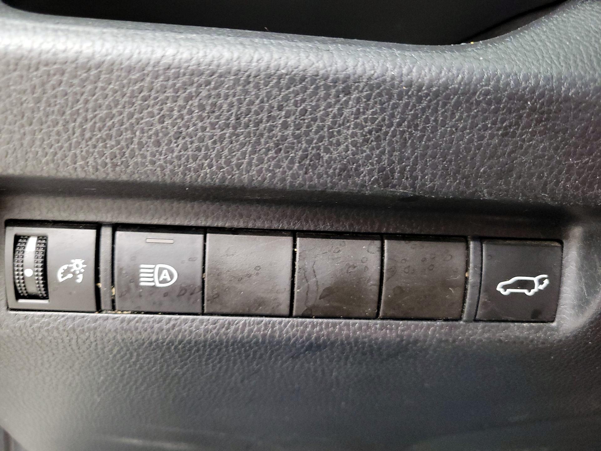Thumbnail: 2022 Toyota RAV4 - 13