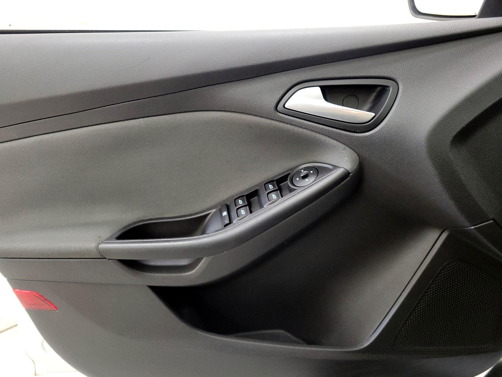 Thumbnail: 2014 Ford Focus - 12