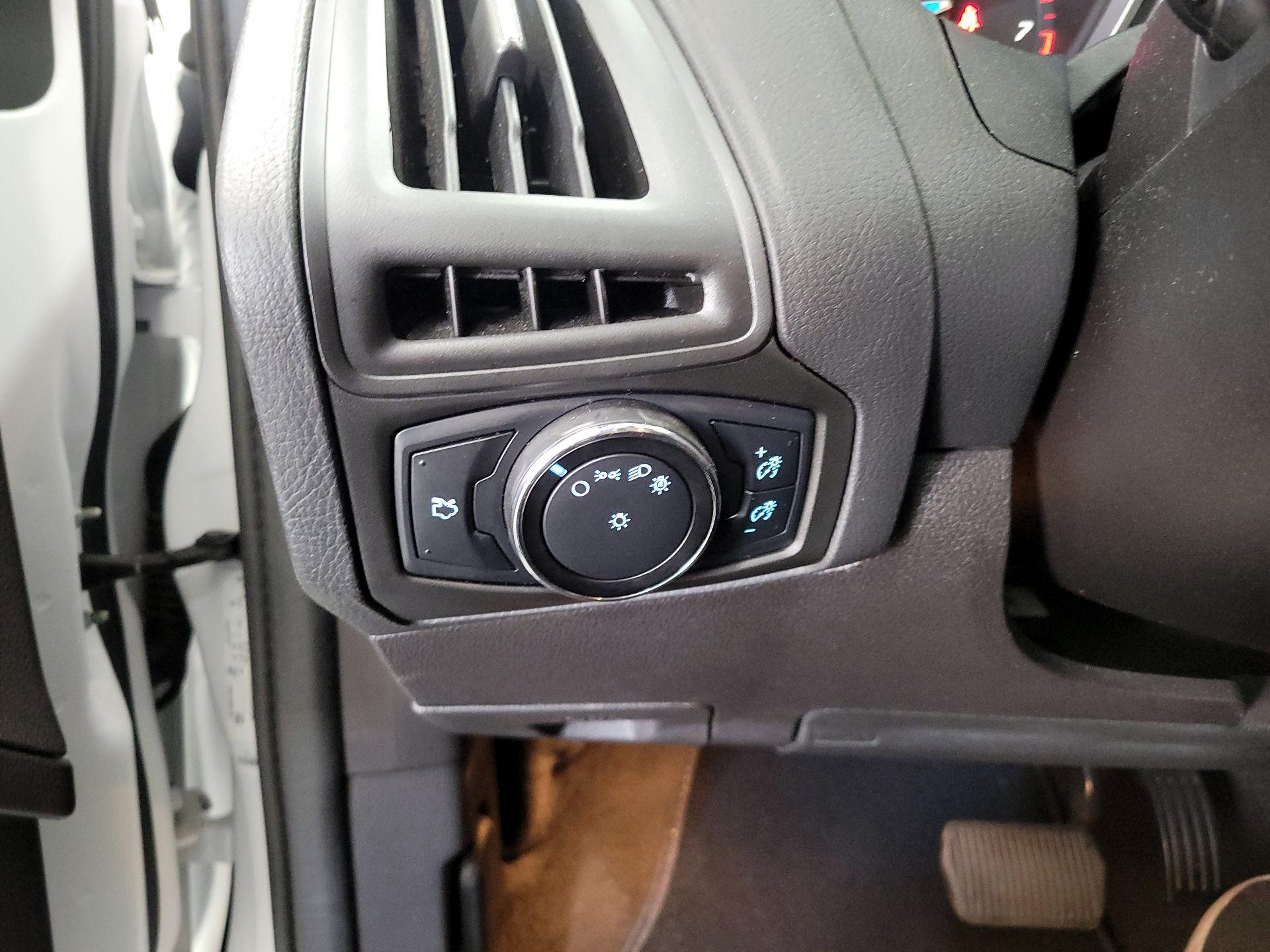 Thumbnail: 2014 Ford Focus - 13