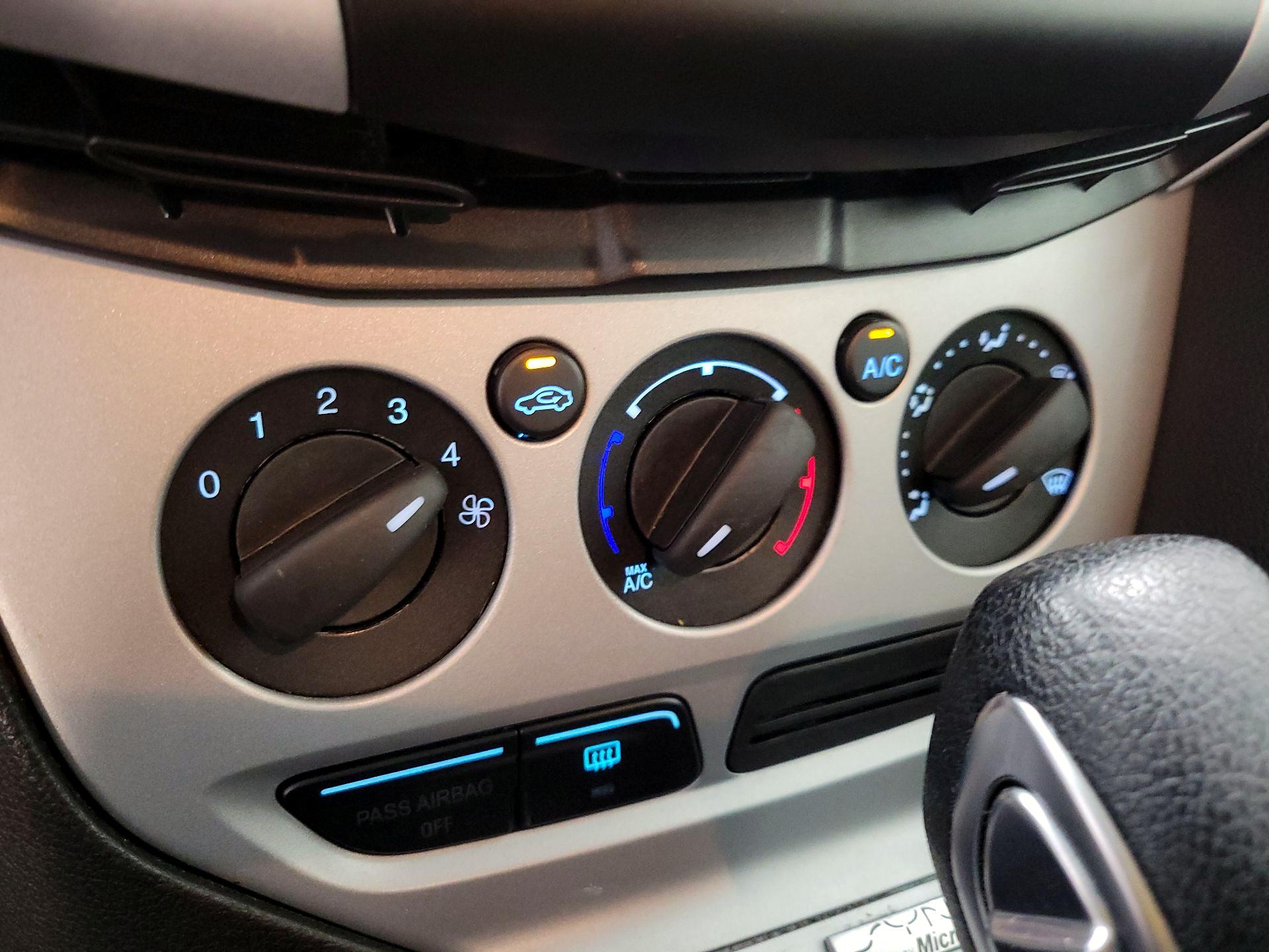 Thumbnail: 2014 Ford Focus - 15