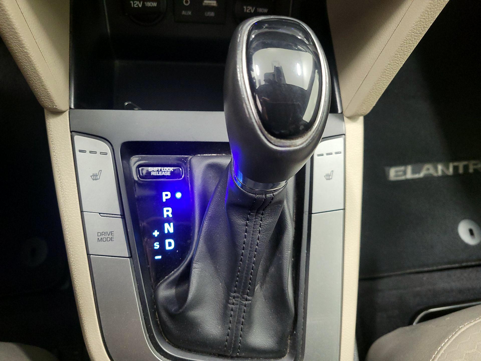 Thumbnail: 2020 Hyundai Elantra - 17