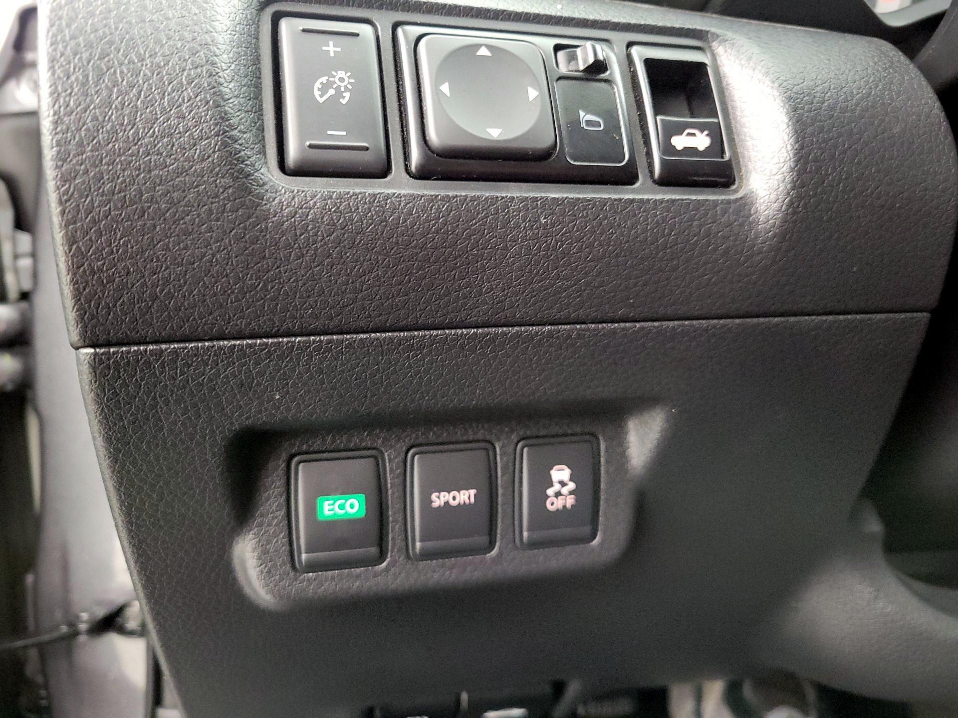 Thumbnail: 2015 Nissan Sentra - 13