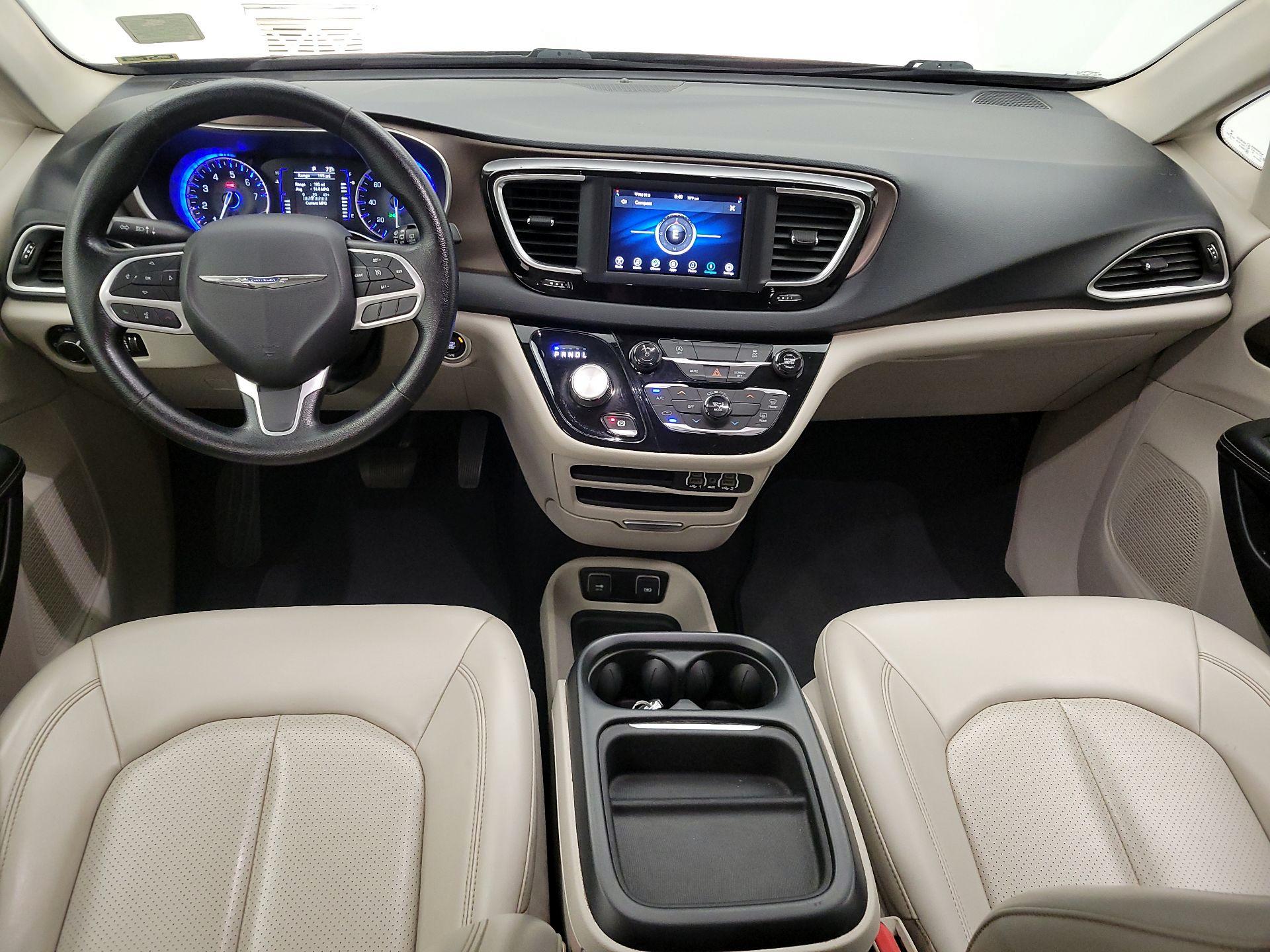 Thumbnail: 2021 Chrysler Voyager - 9