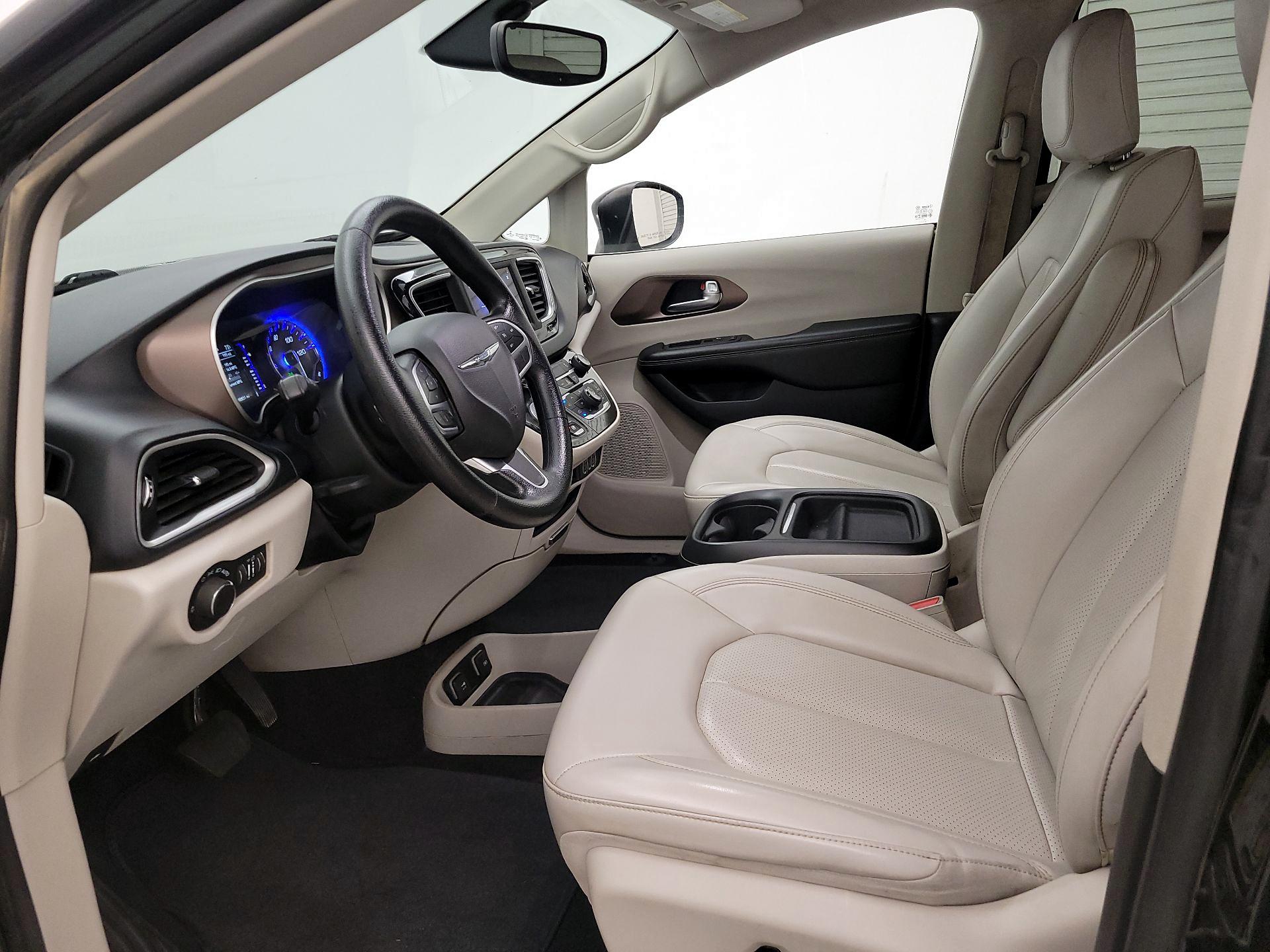 Thumbnail: 2021 Chrysler Voyager - 11