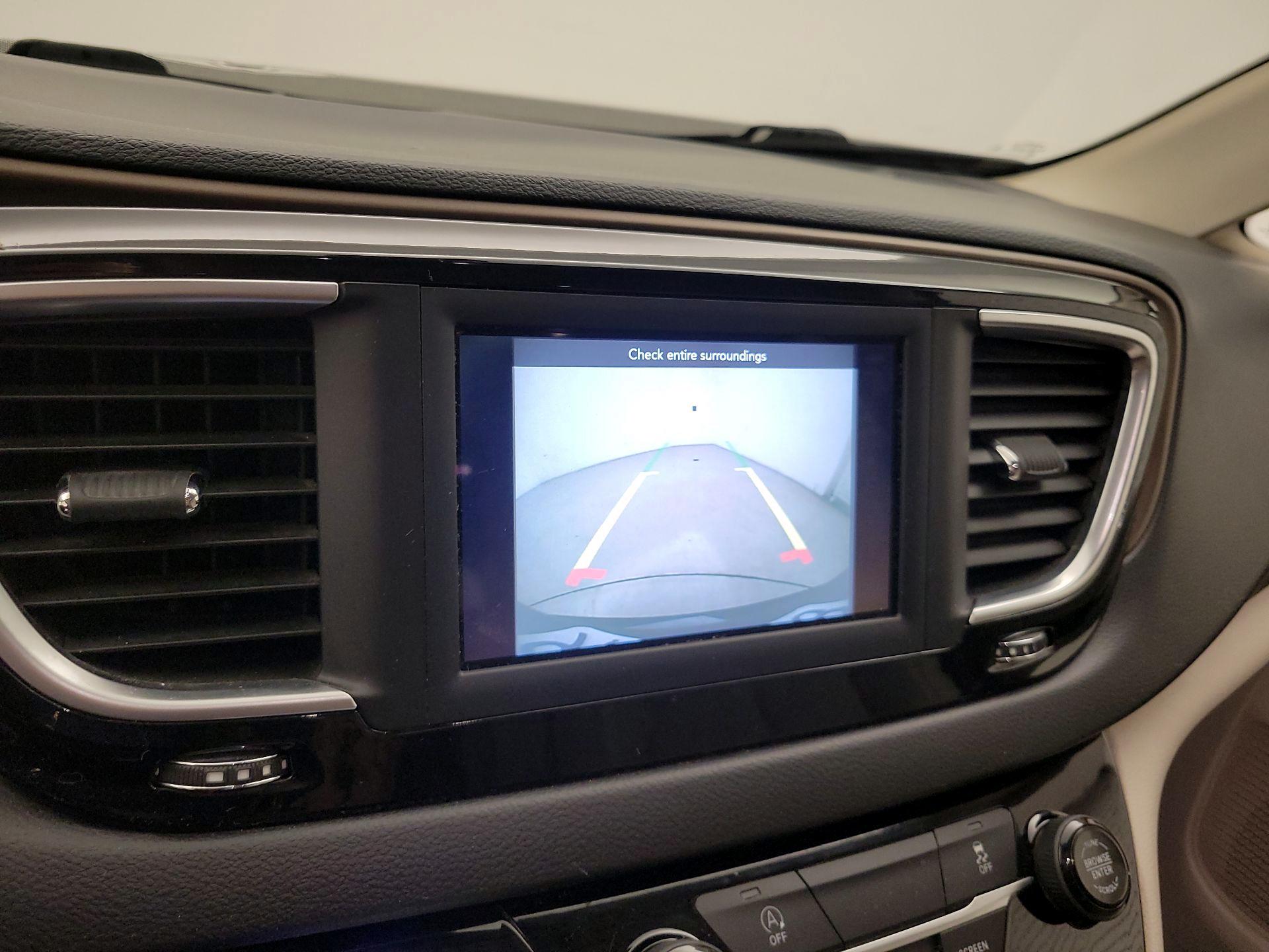 Thumbnail: 2021 Chrysler Voyager - 15