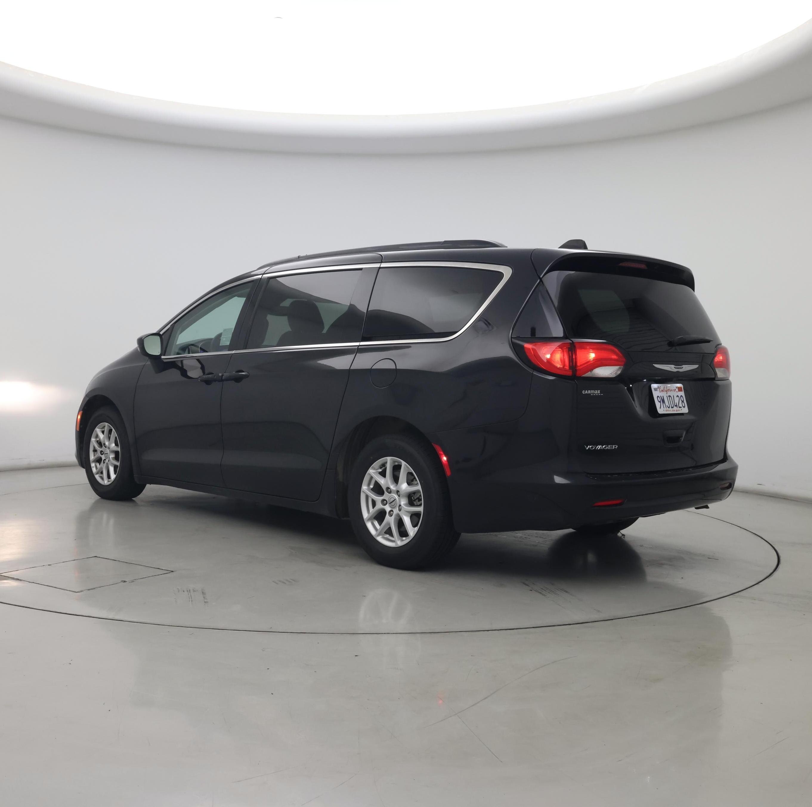 Thumbnail: 2021 Chrysler Voyager - 2