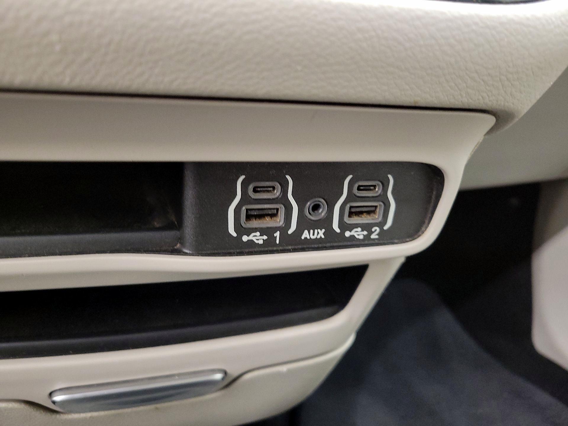 Thumbnail: 2021 Chrysler Voyager - 19