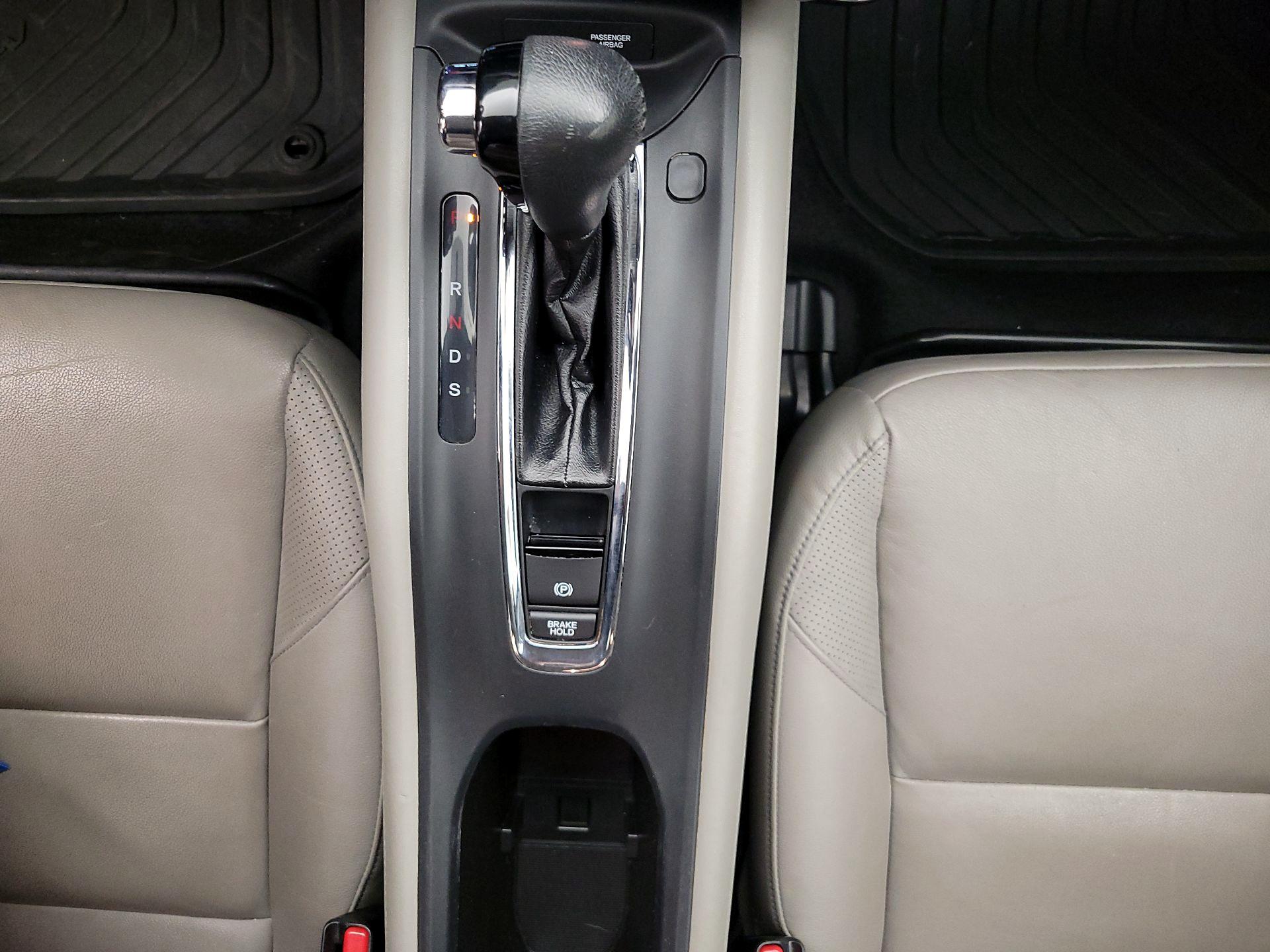 Thumbnail: 2016 Honda HR-V - 17