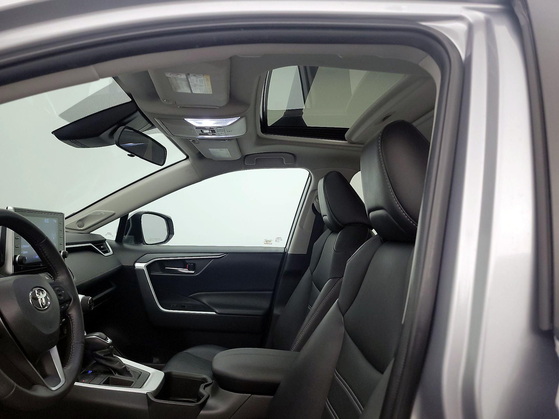 Thumbnail: 2022 Toyota RAV4 - 19