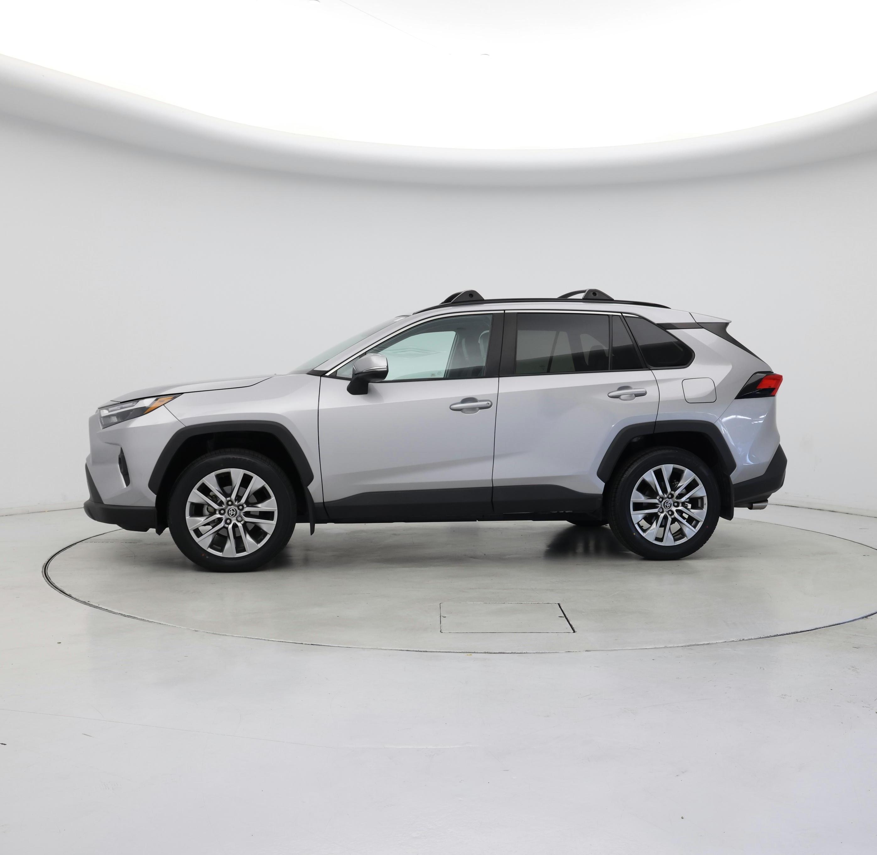 Thumbnail: 2022 Toyota RAV4 - 3