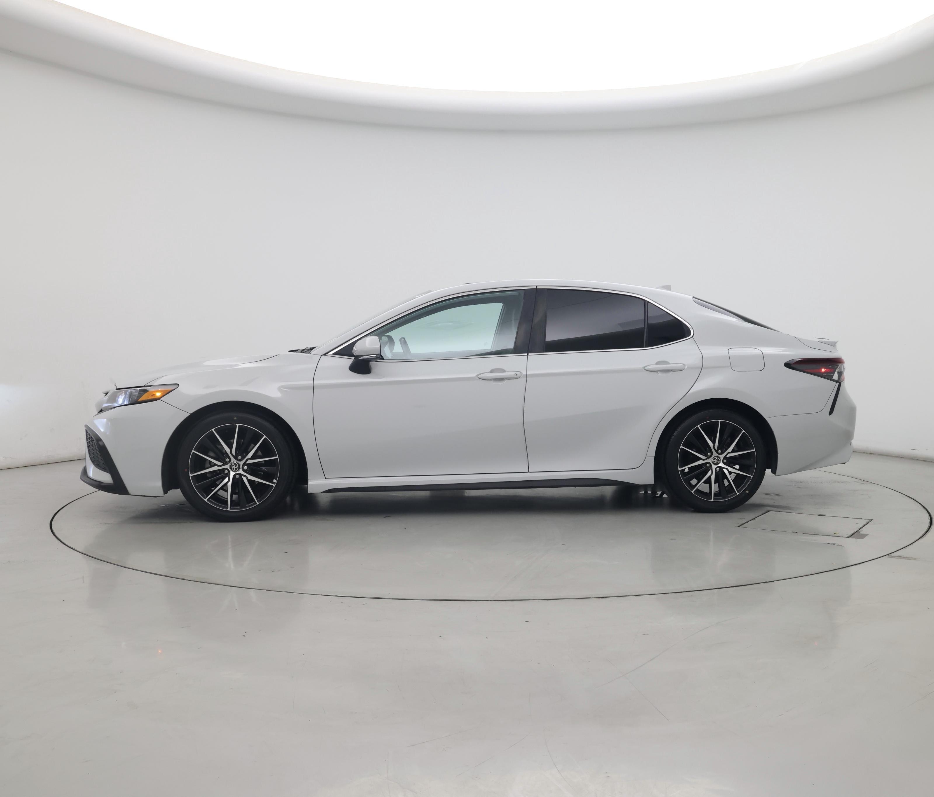 Thumbnail: 2022 Toyota Camry - 3