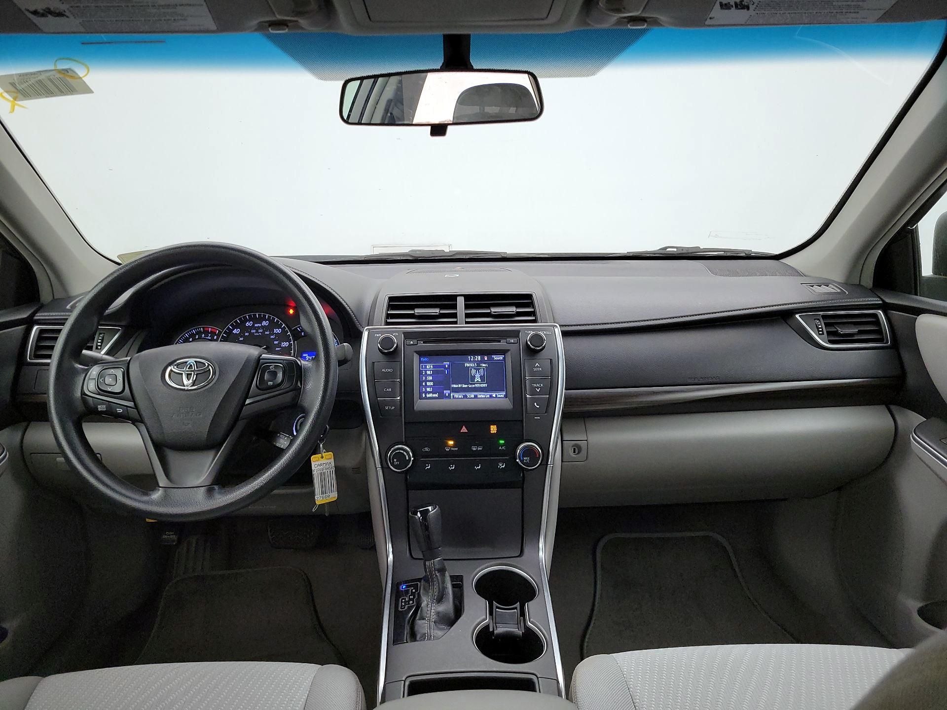 Thumbnail: 2015 Toyota Camry - 9