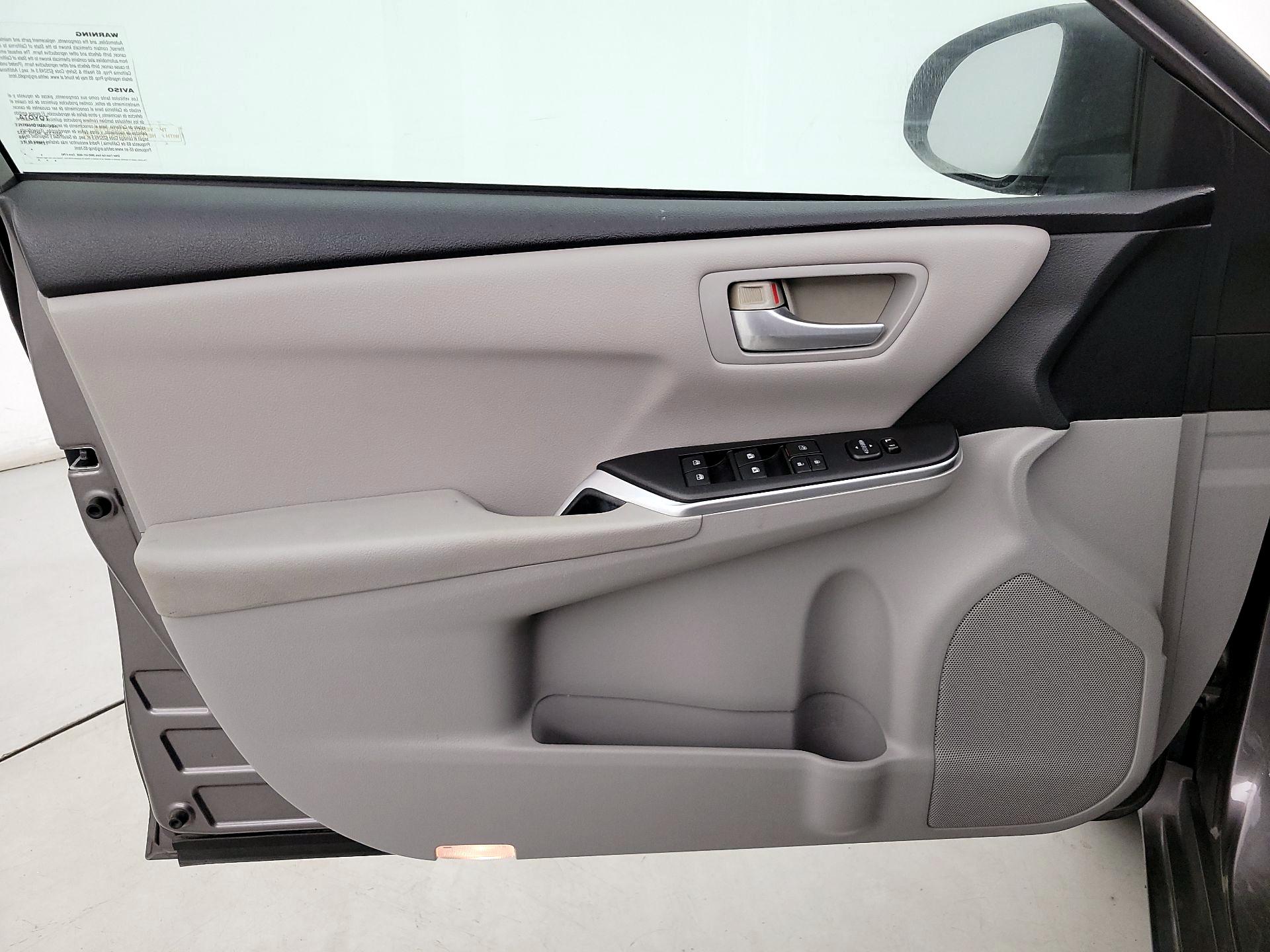 Thumbnail: 2015 Toyota Camry - 12