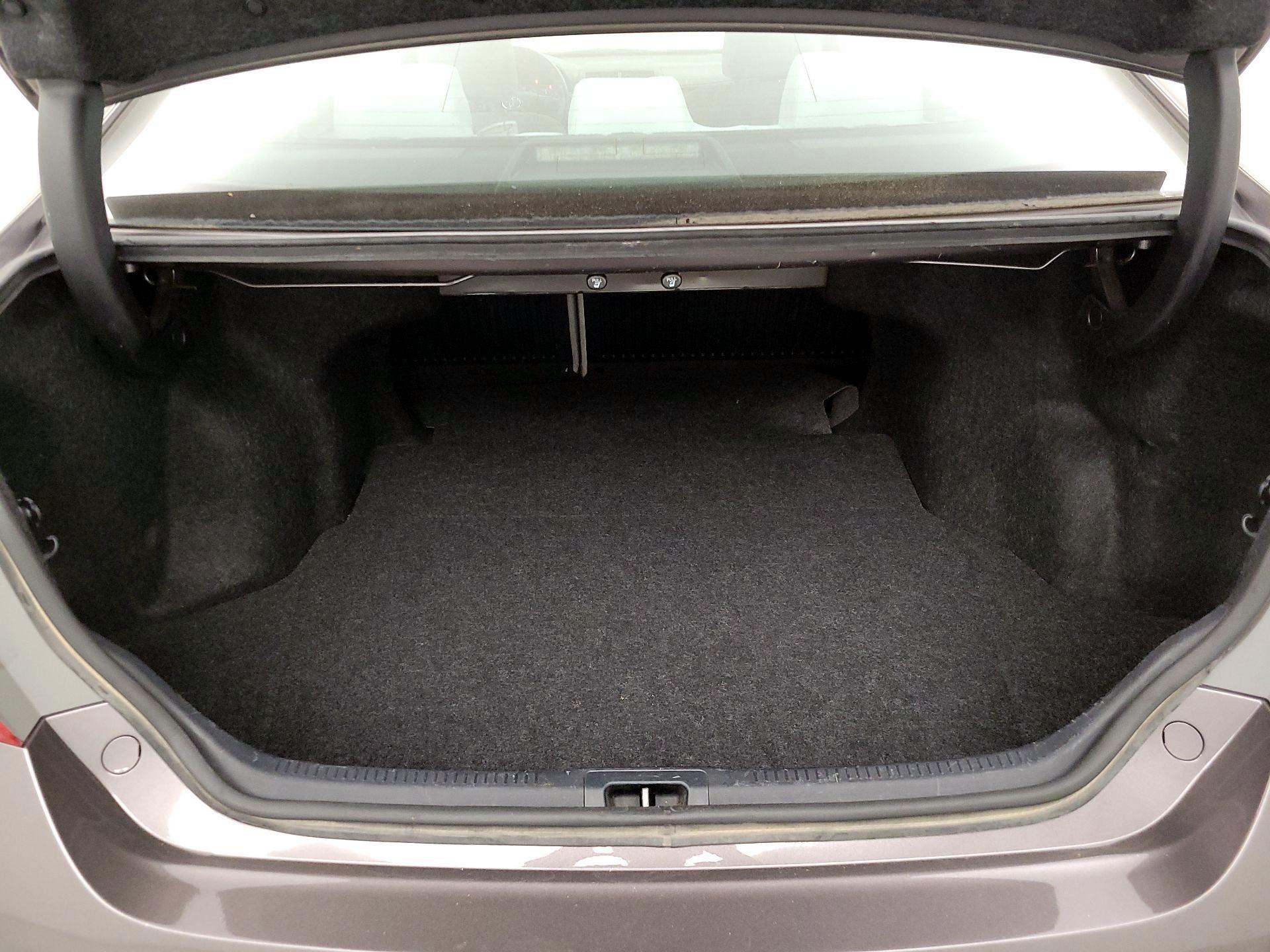 Thumbnail: 2015 Toyota Camry - 20