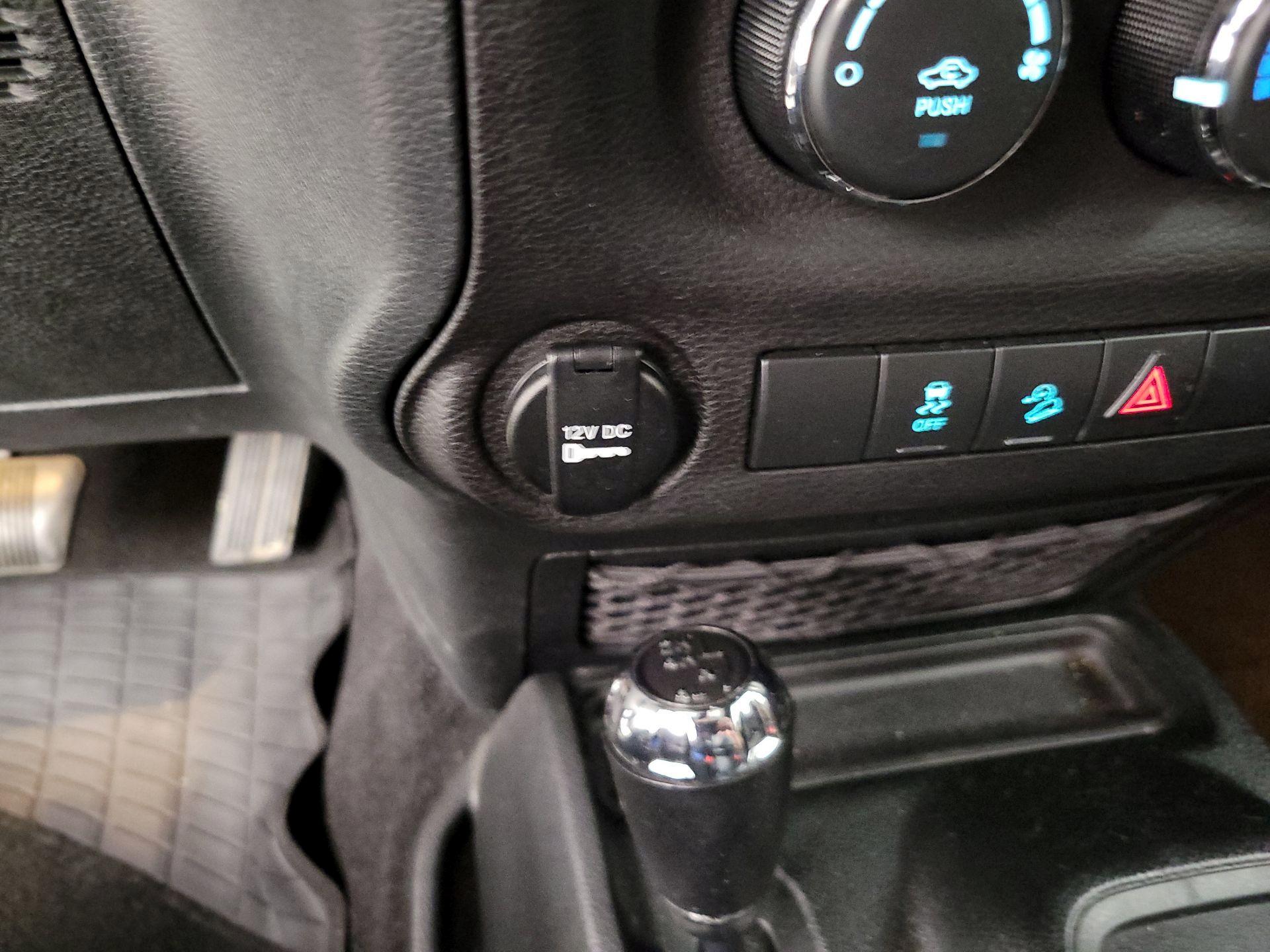 Thumbnail: 2018 Jeep Wrangler - 17