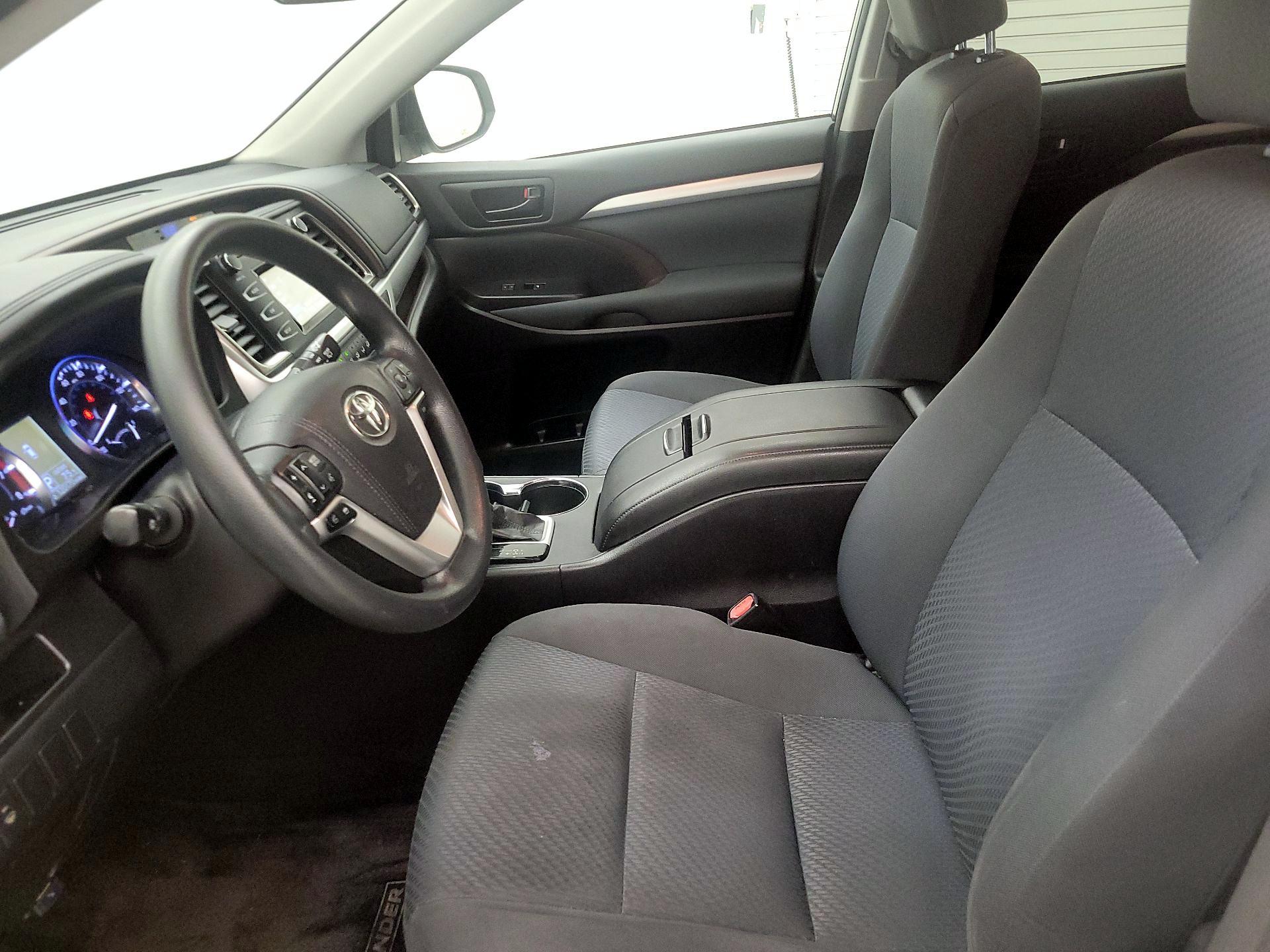 Thumbnail: 2015 Toyota Highlander - 11
