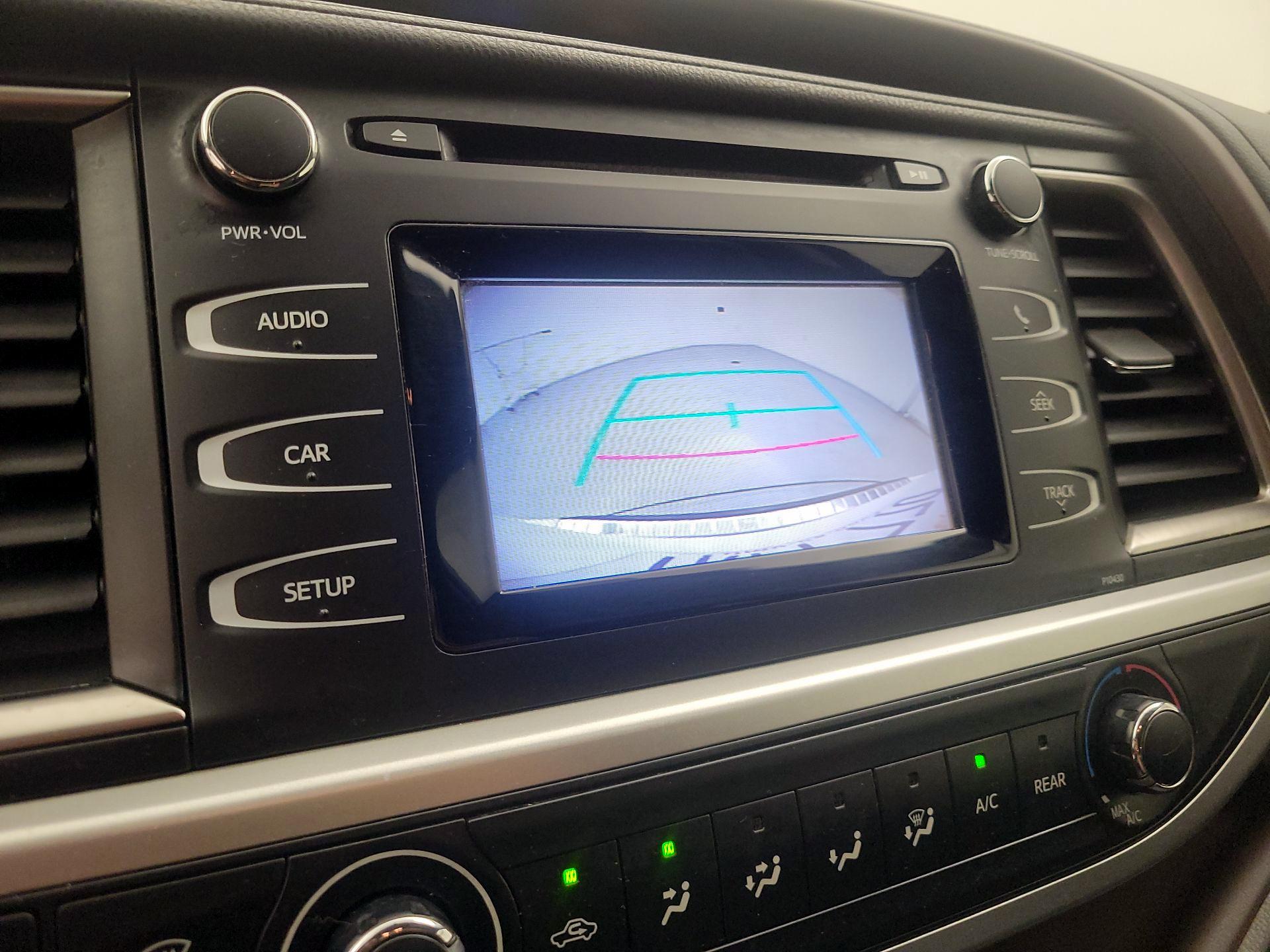 Thumbnail: 2015 Toyota Highlander - 14
