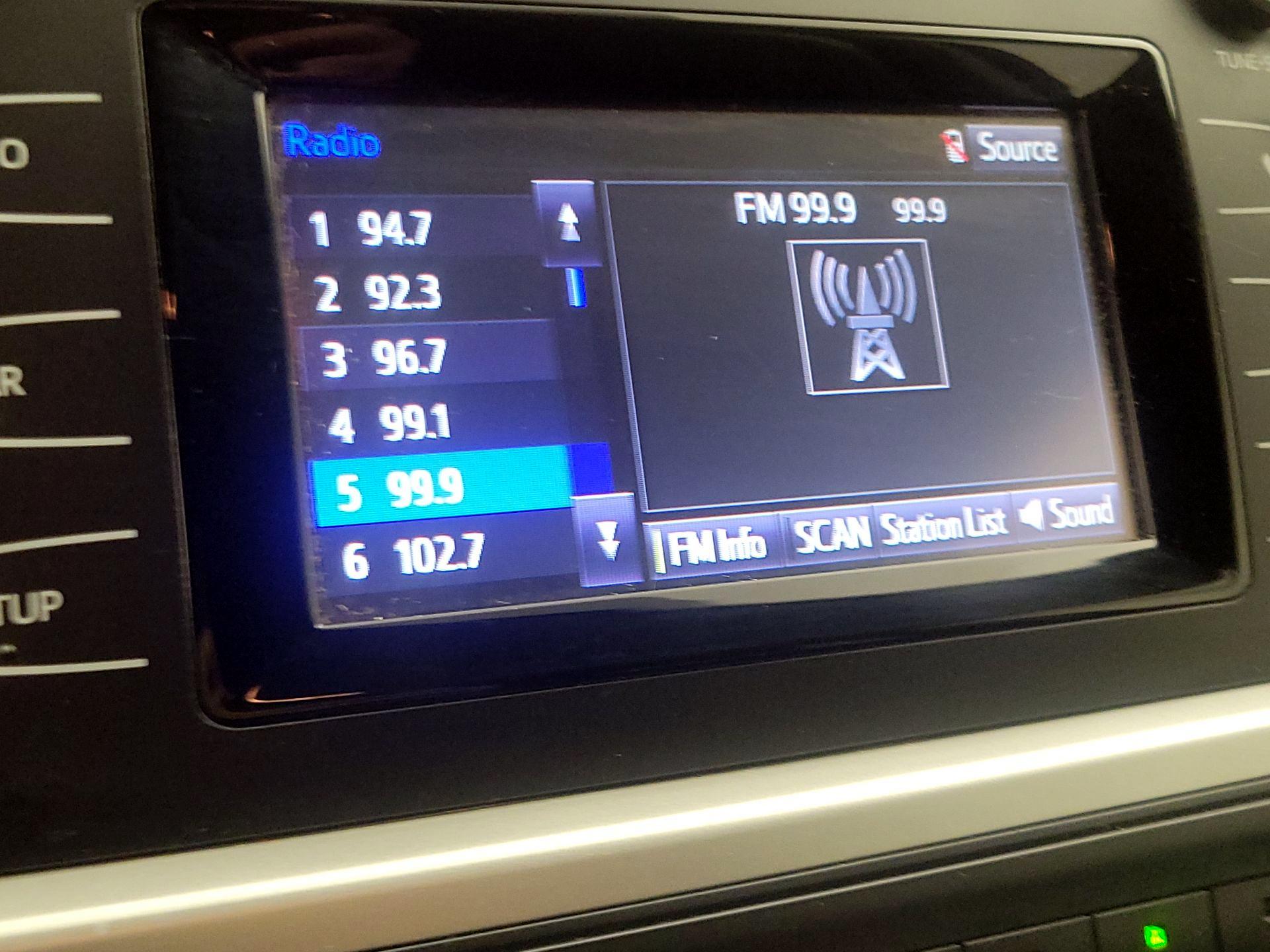 Thumbnail: 2015 Toyota Highlander - 15