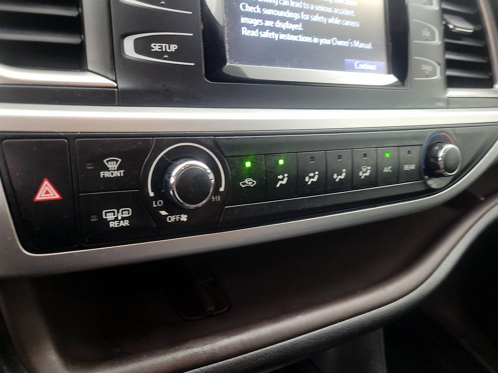Thumbnail: 2015 Toyota Highlander - 16