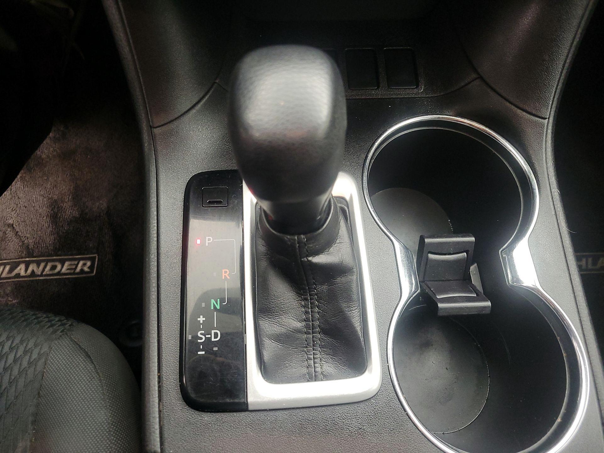Thumbnail: 2015 Toyota Highlander - 17