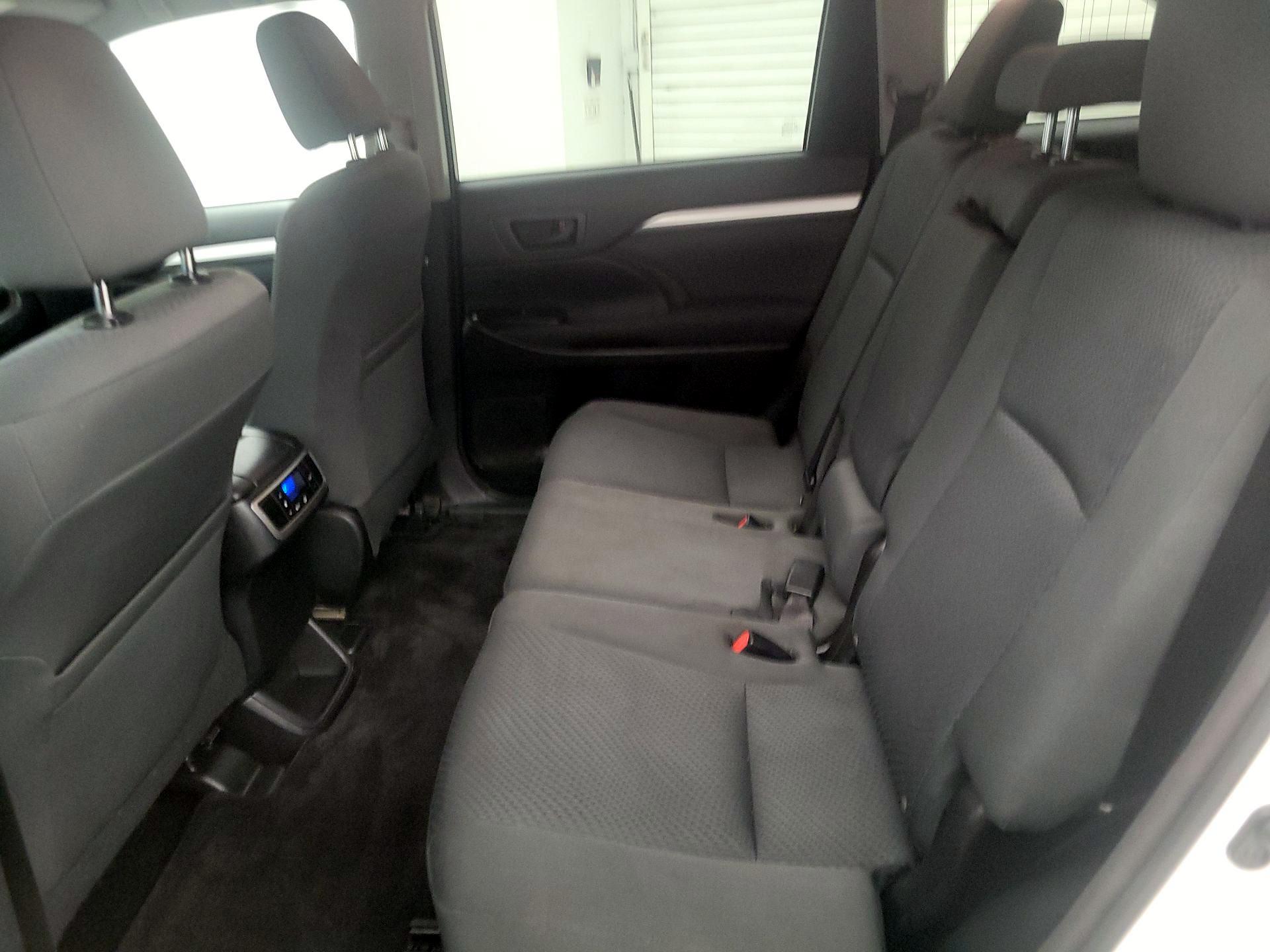 Thumbnail: 2015 Toyota Highlander - 18