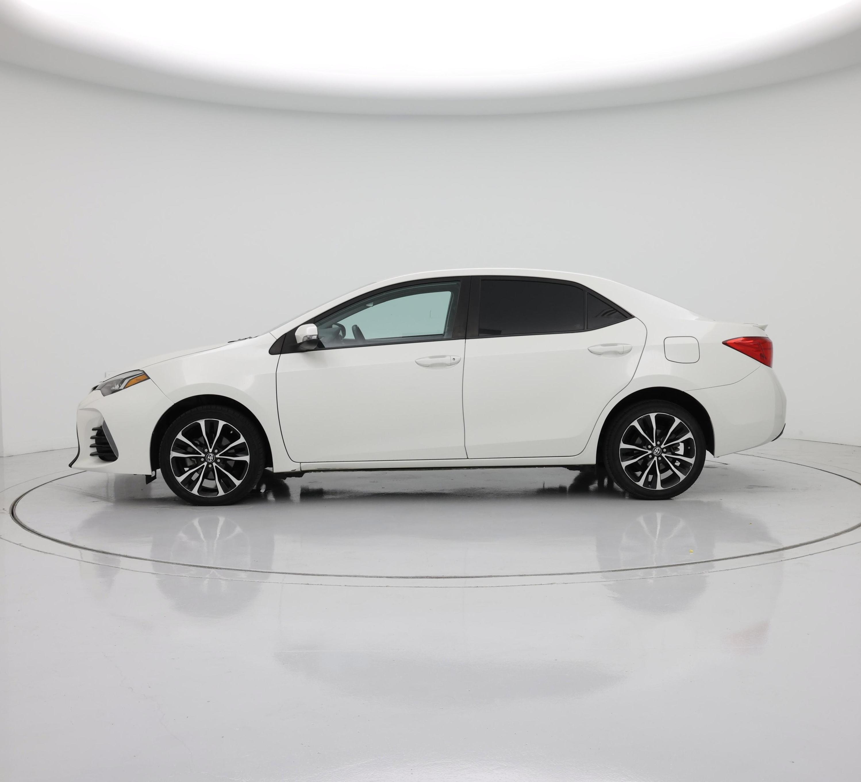 Thumbnail: 2018 Toyota Corolla - 3