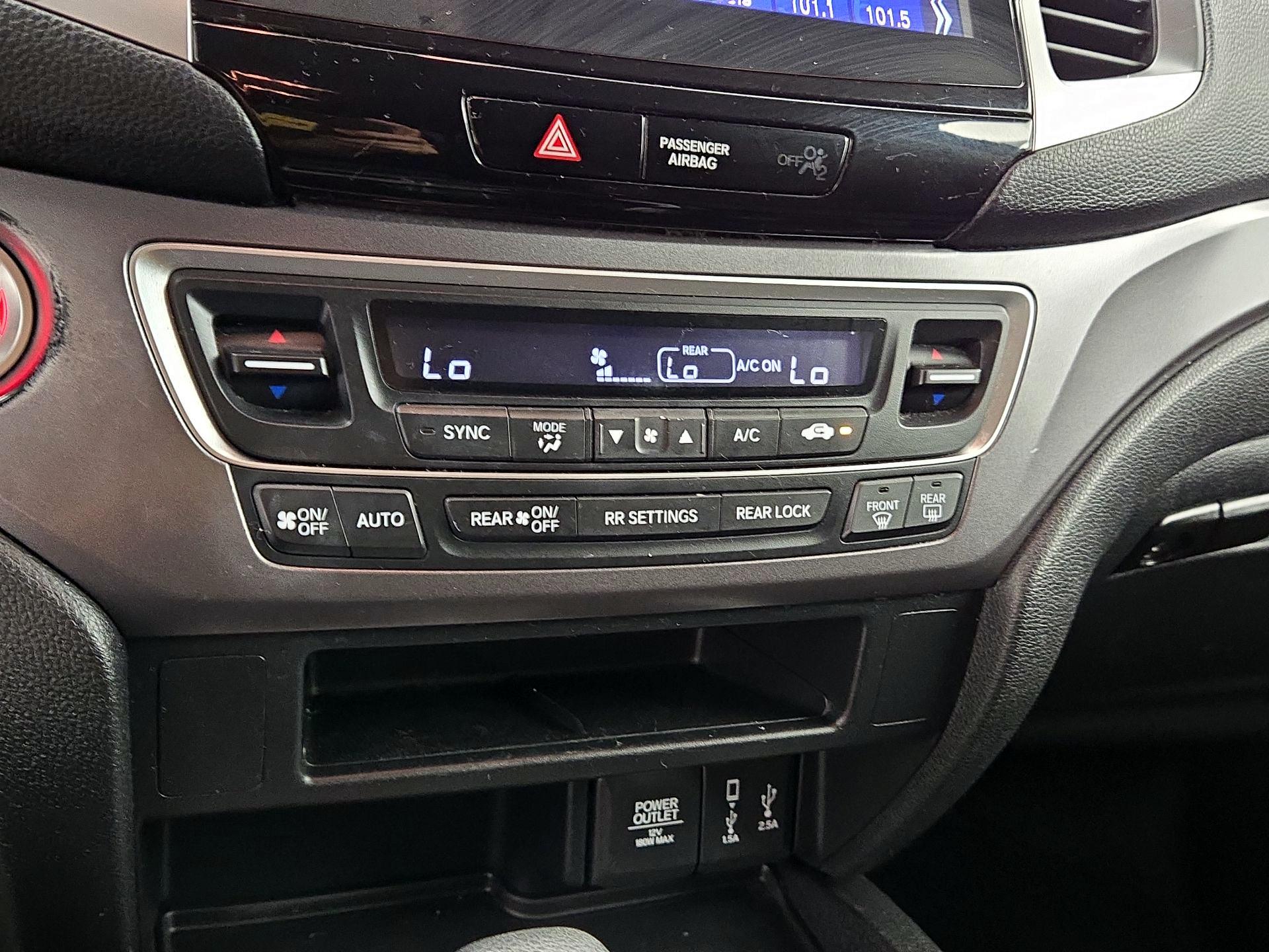 Thumbnail: 2018 Honda Pilot - 16