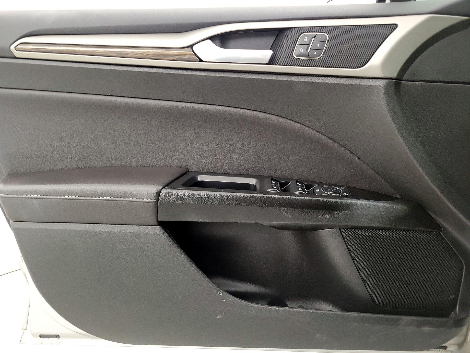 Thumbnail: 2013 Ford Fusion - 12