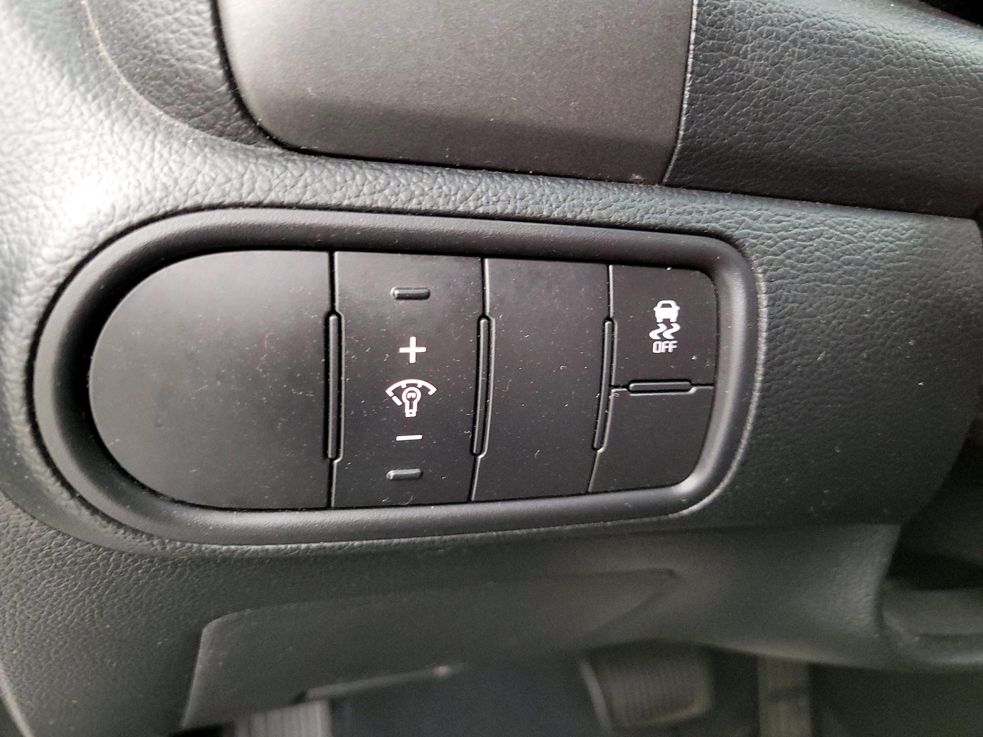 Thumbnail: 2018 Kia Forte - 13