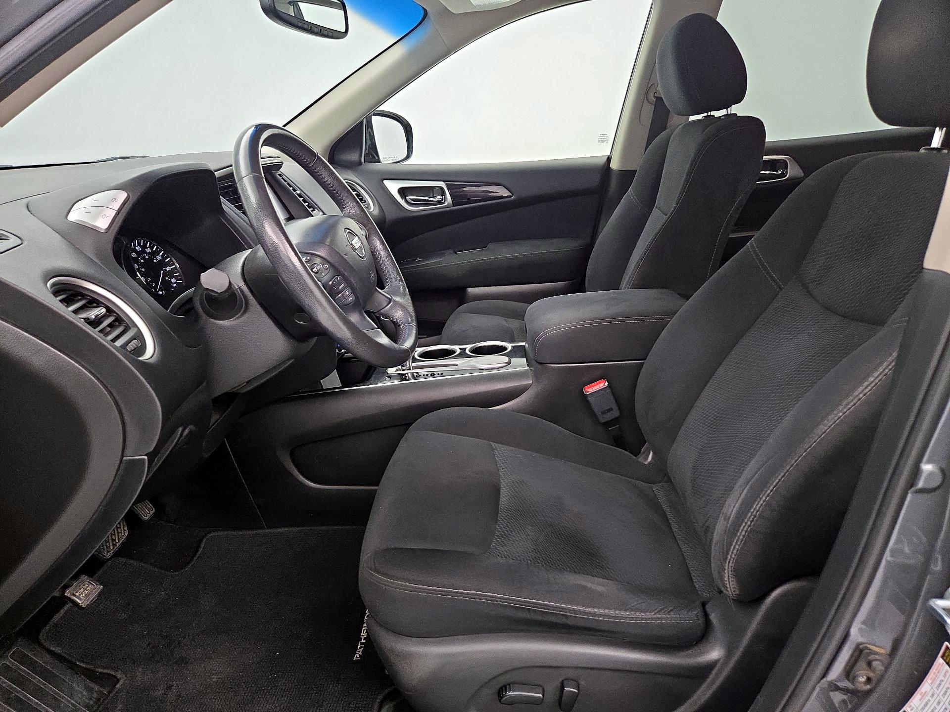 Thumbnail: 2015 Nissan Pathfinder - 11