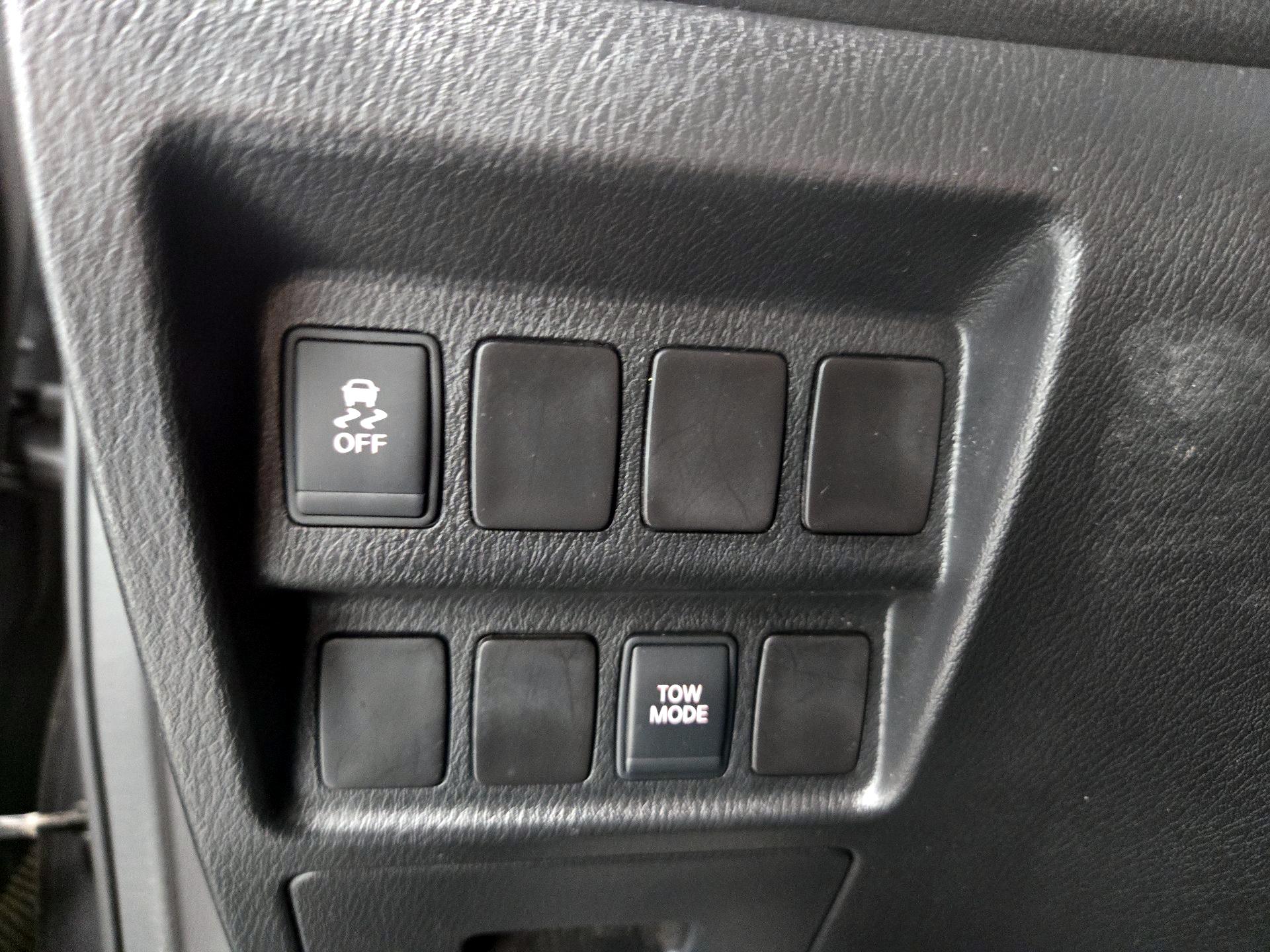 Thumbnail: 2015 Nissan Pathfinder - 13