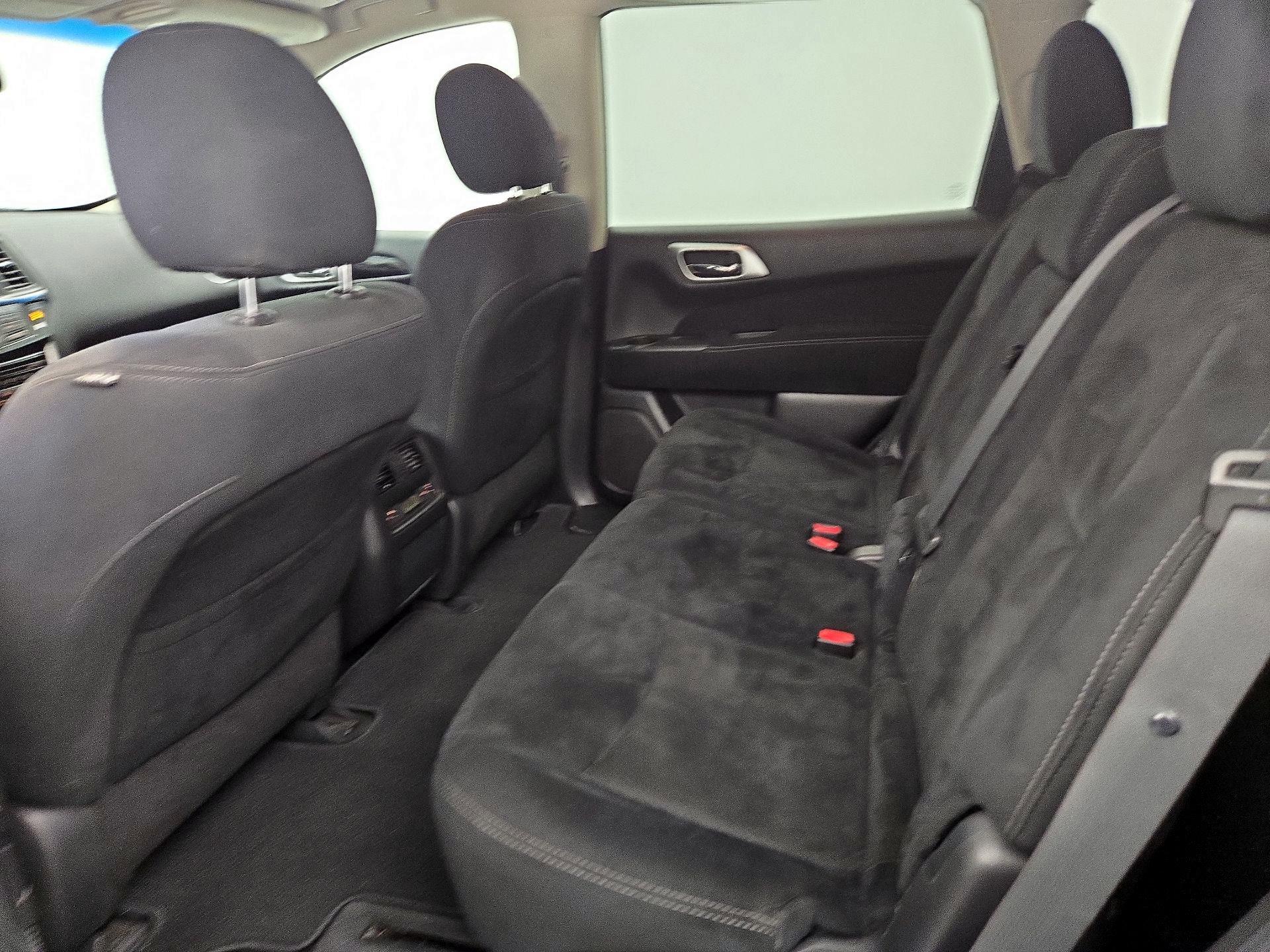 Thumbnail: 2015 Nissan Pathfinder - 19