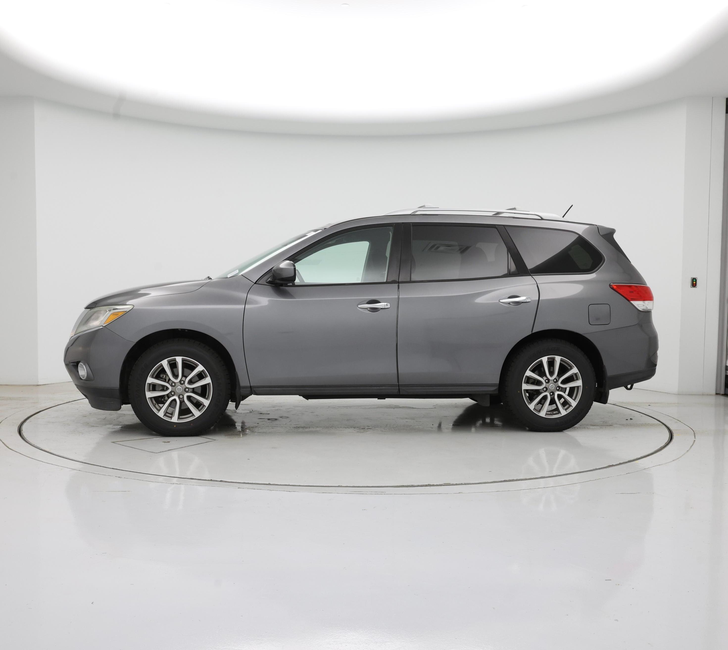Thumbnail: 2015 Nissan Pathfinder - 3
