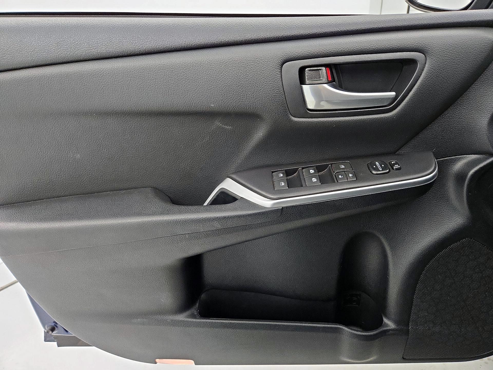 Thumbnail: 2015 Toyota Camry - 12