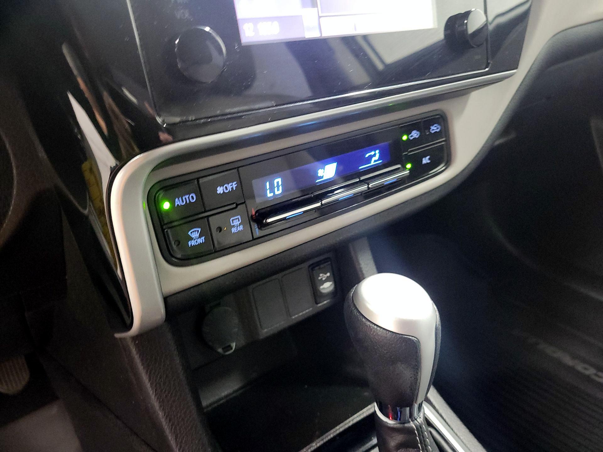 Thumbnail: 2018 Toyota Corolla - 16