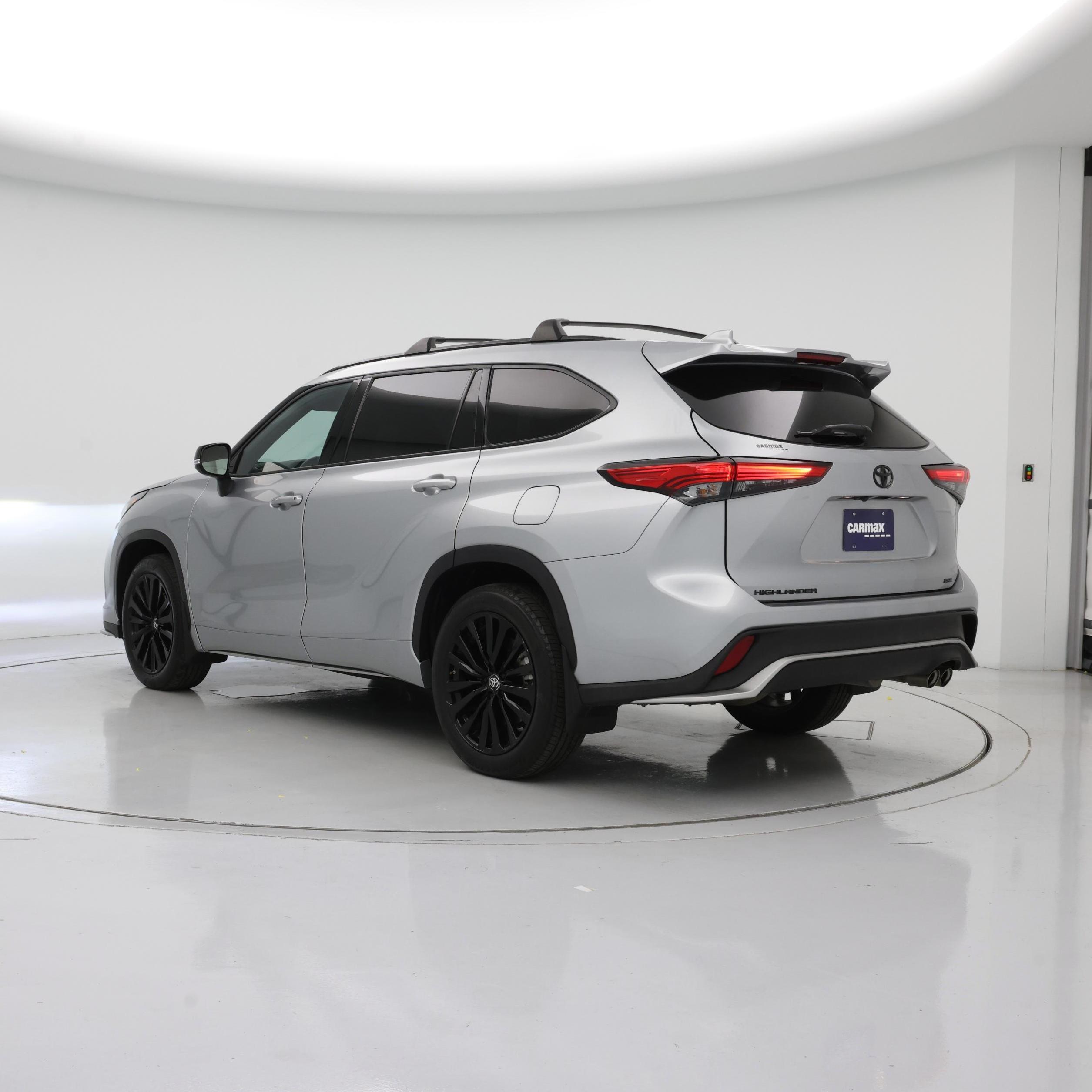 Thumbnail: 2023 Toyota Highlander - 2