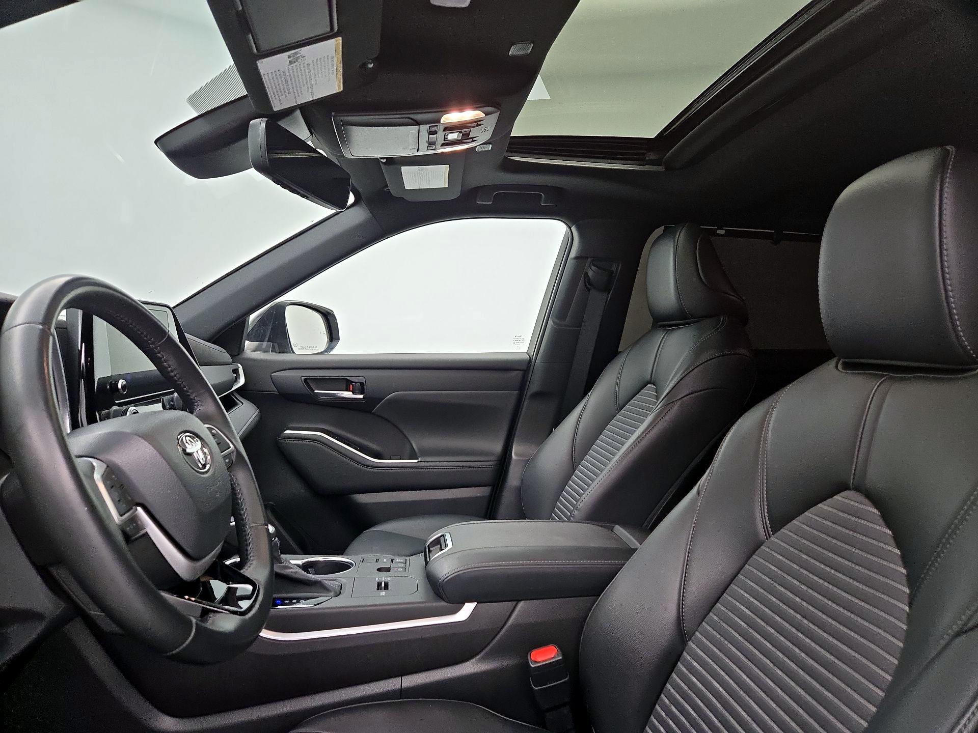 Thumbnail: 2023 Toyota Highlander - 19