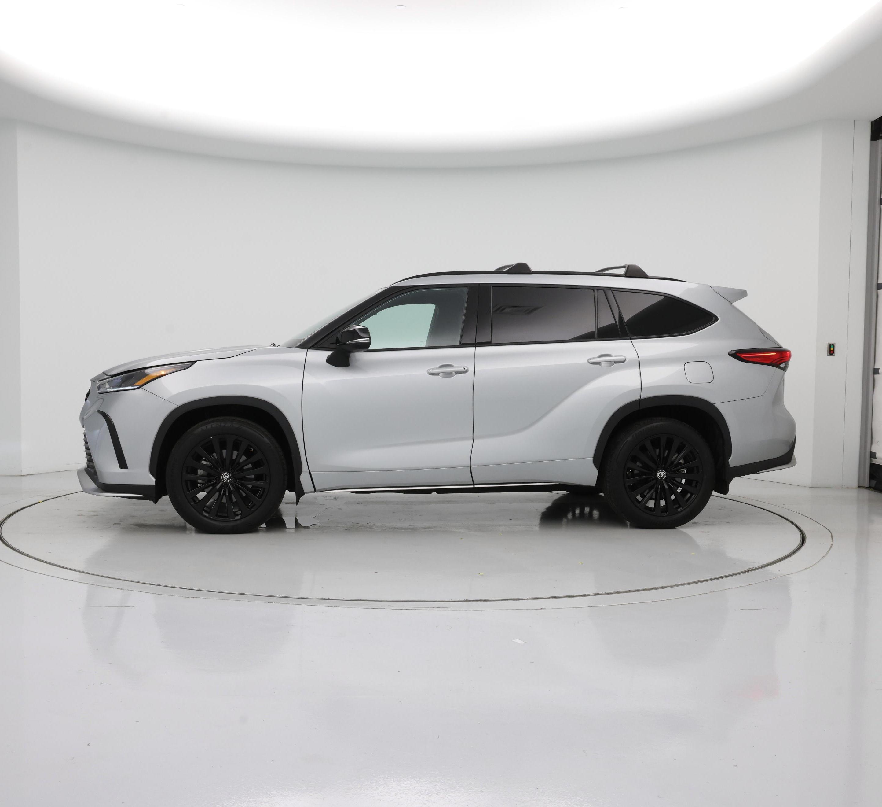 Thumbnail: 2023 Toyota Highlander - 3