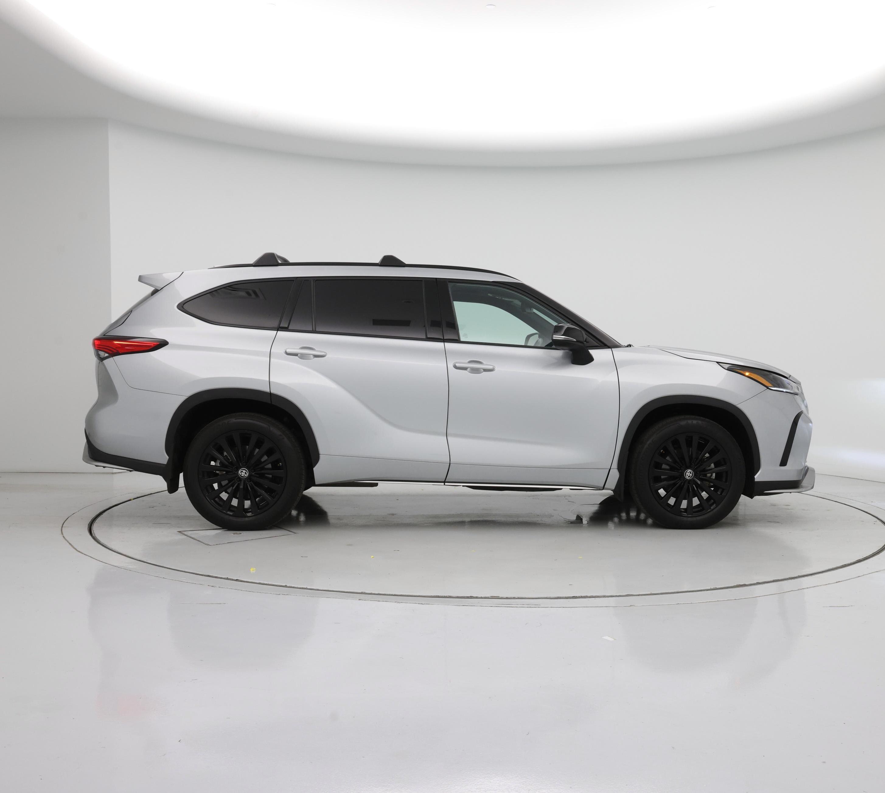 Thumbnail: 2023 Toyota Highlander - 7