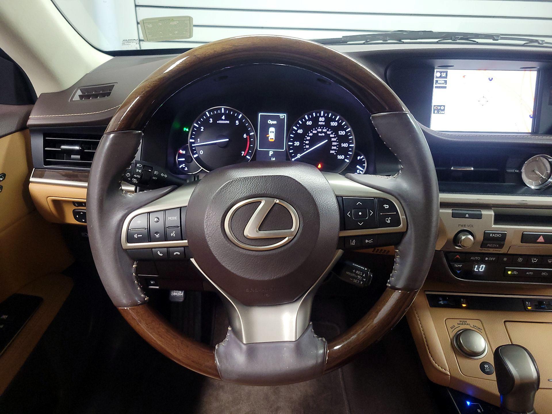 Thumbnail: 2018 Lexus ES - 10