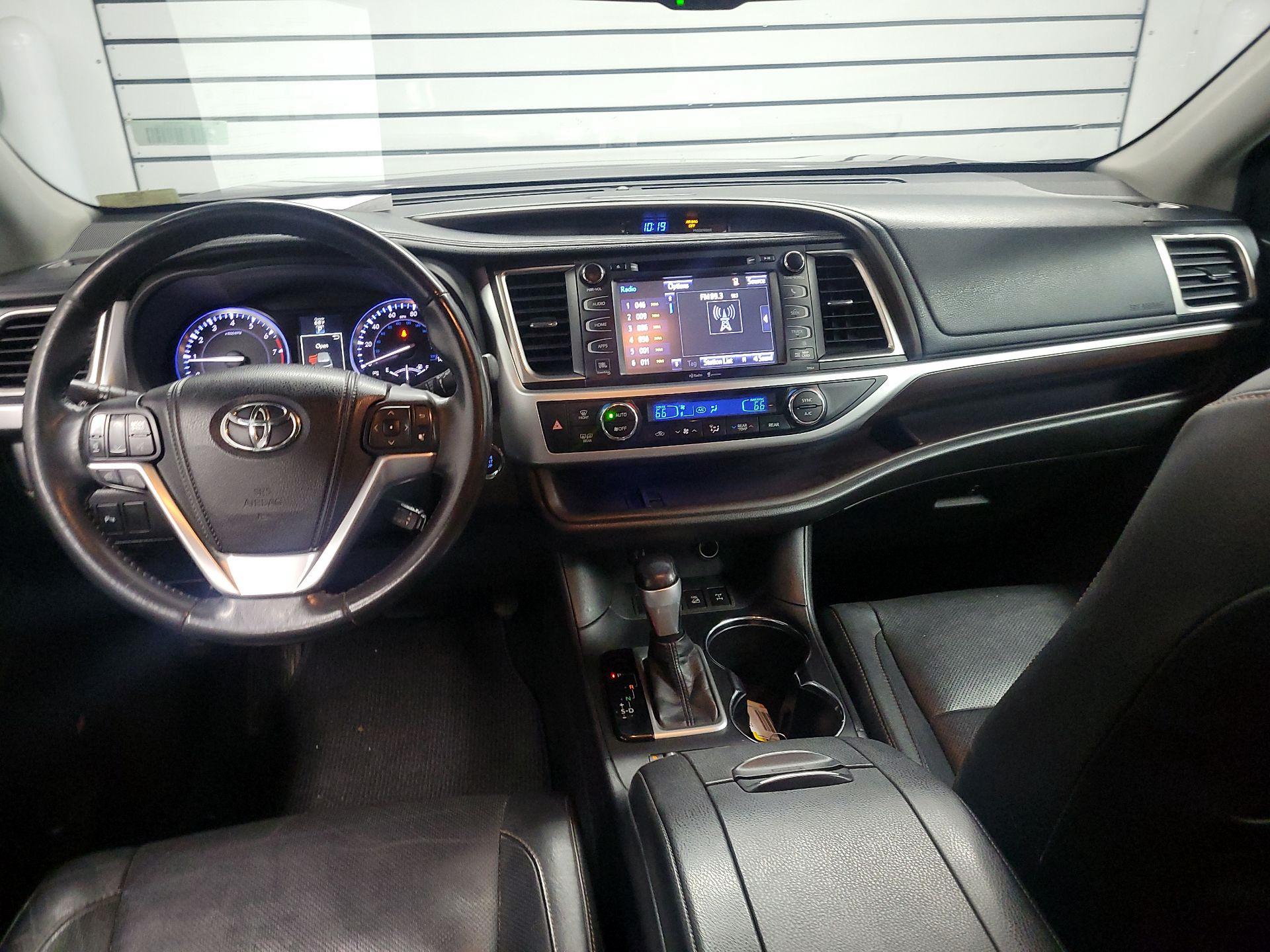 Thumbnail: 2014 Toyota Highlander - 9