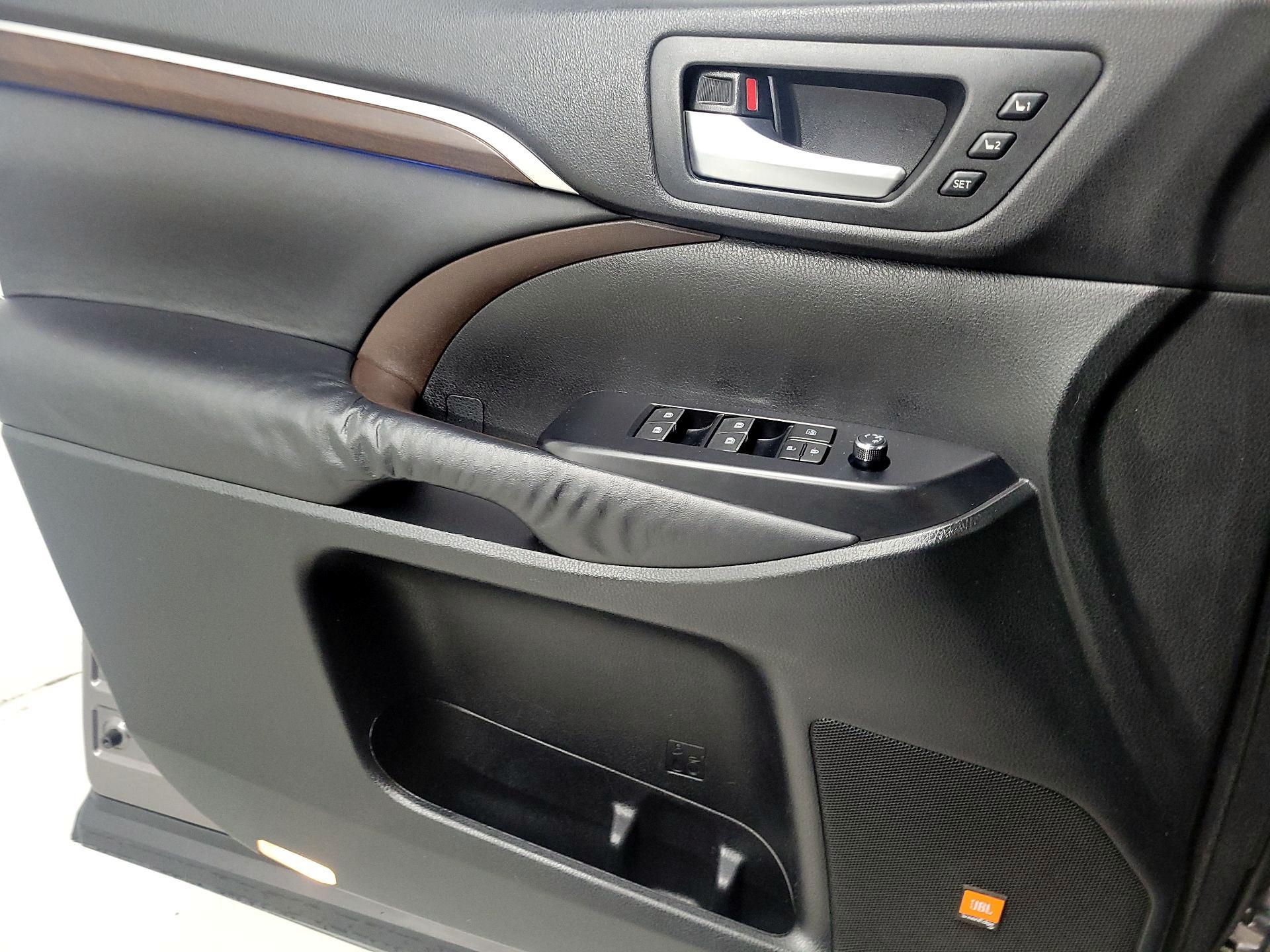 Thumbnail: 2014 Toyota Highlander - 12