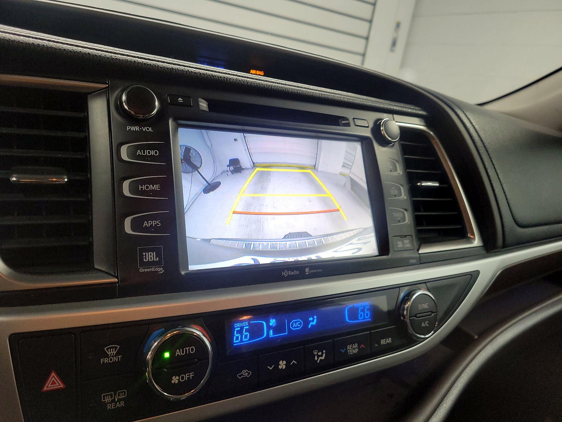 Thumbnail: 2014 Toyota Highlander - 14