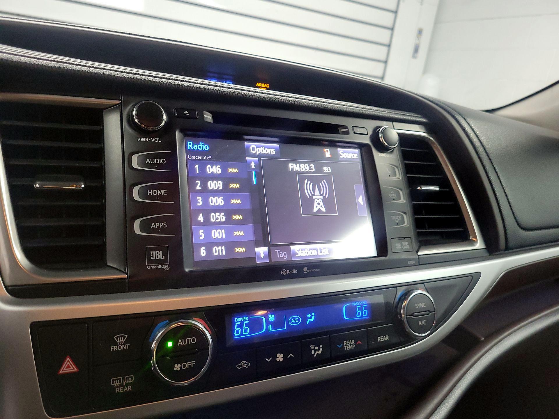 Thumbnail: 2014 Toyota Highlander - 15